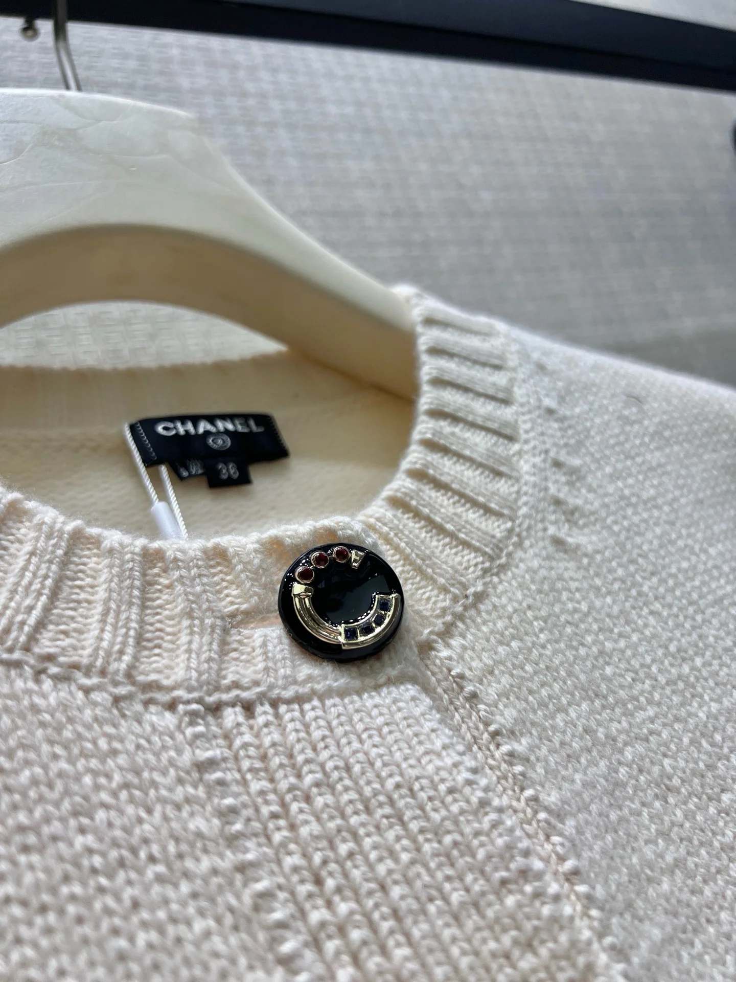 CHANEL Sweaters Cashmere Cream-Black 36-40 D35202609062582 - Image 5