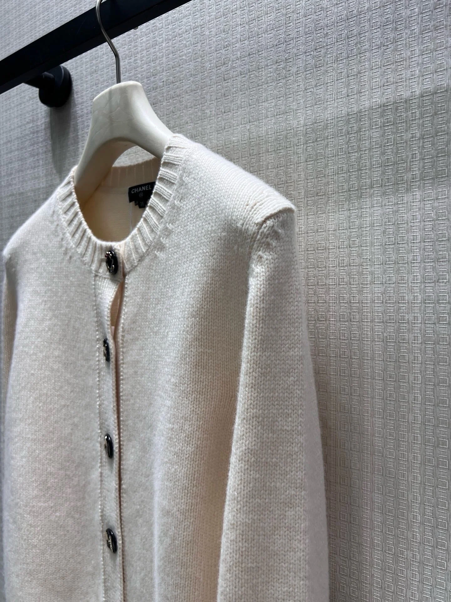 CHANEL Sweaters Cashmere Cream-Black 36-40 D35202609062582 - Image 6