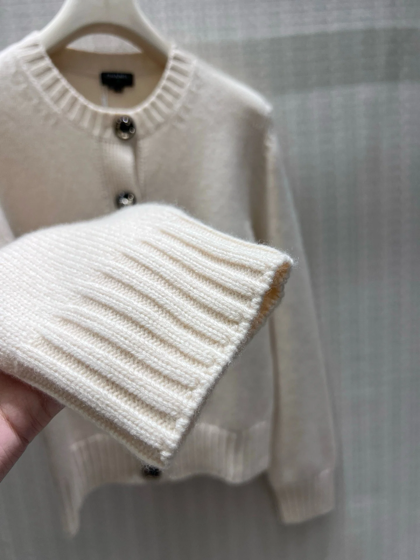 CHANEL Sweaters Cashmere Cream-Black 36-40 D35202609062582 - Image 8