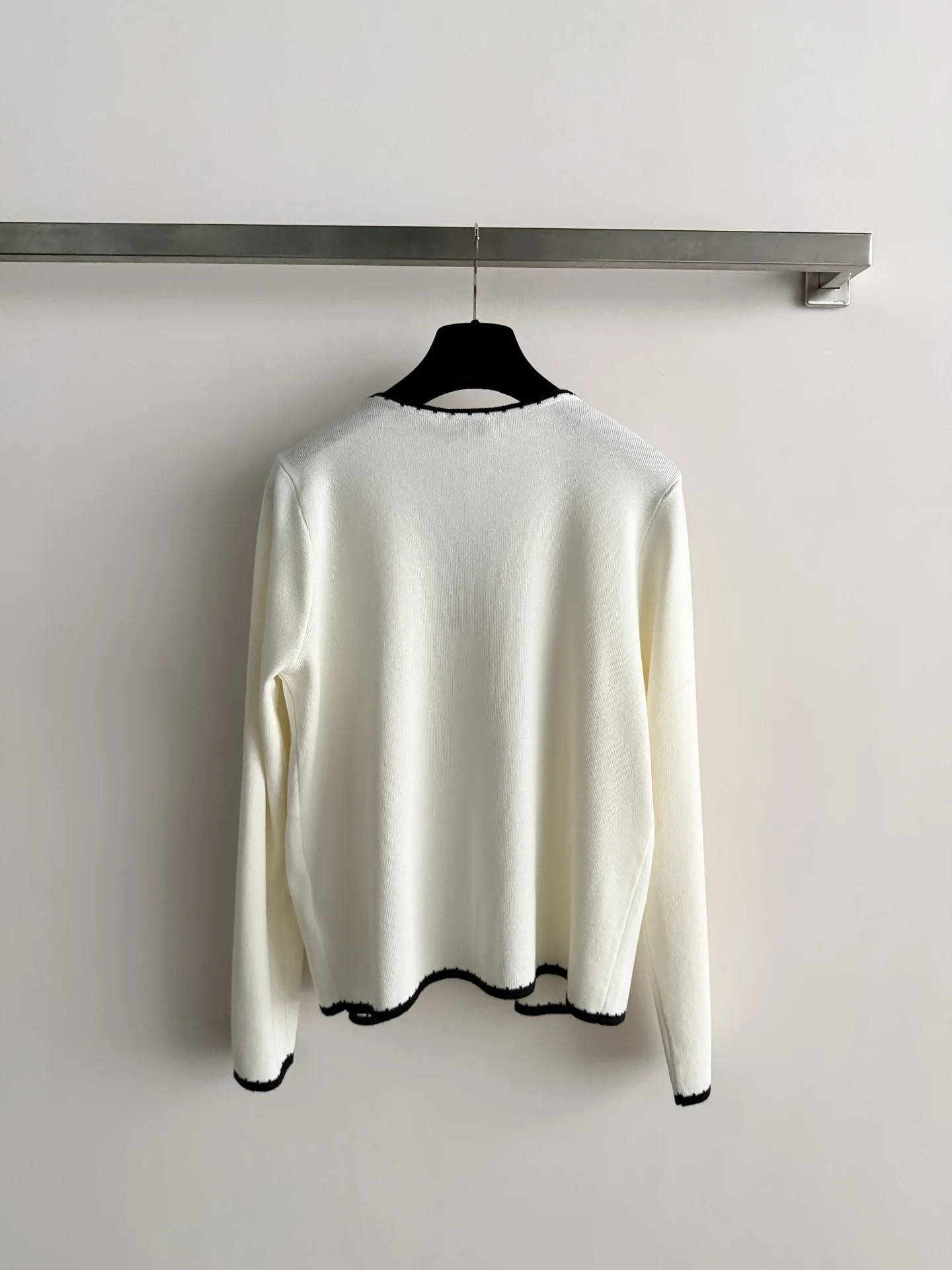 CHANEL Sweaters Cream-Black S-L B25202609063024 - Image 3