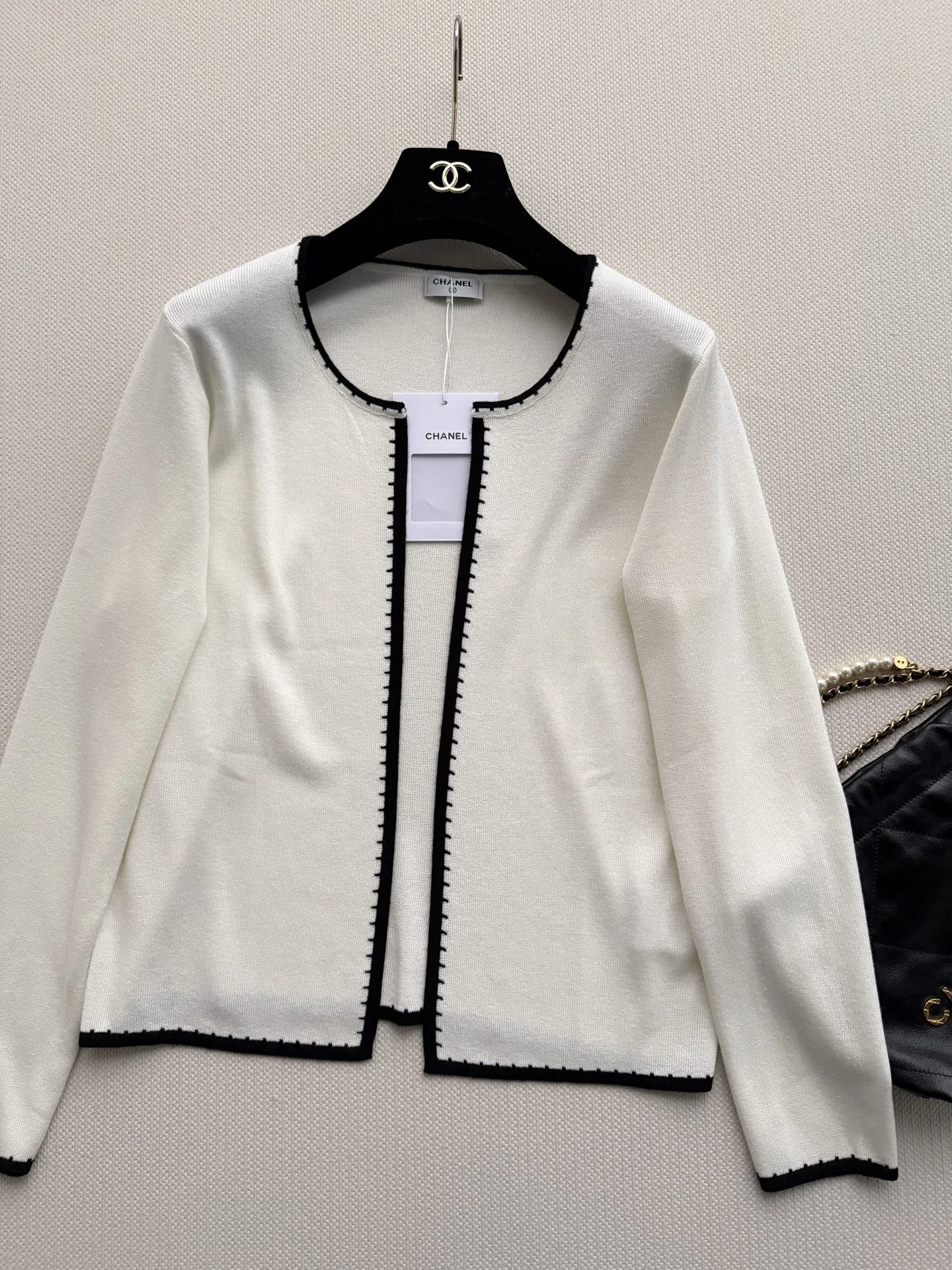 CHANEL Sweaters Cream-Black S-L B25202609063024 - Image 4