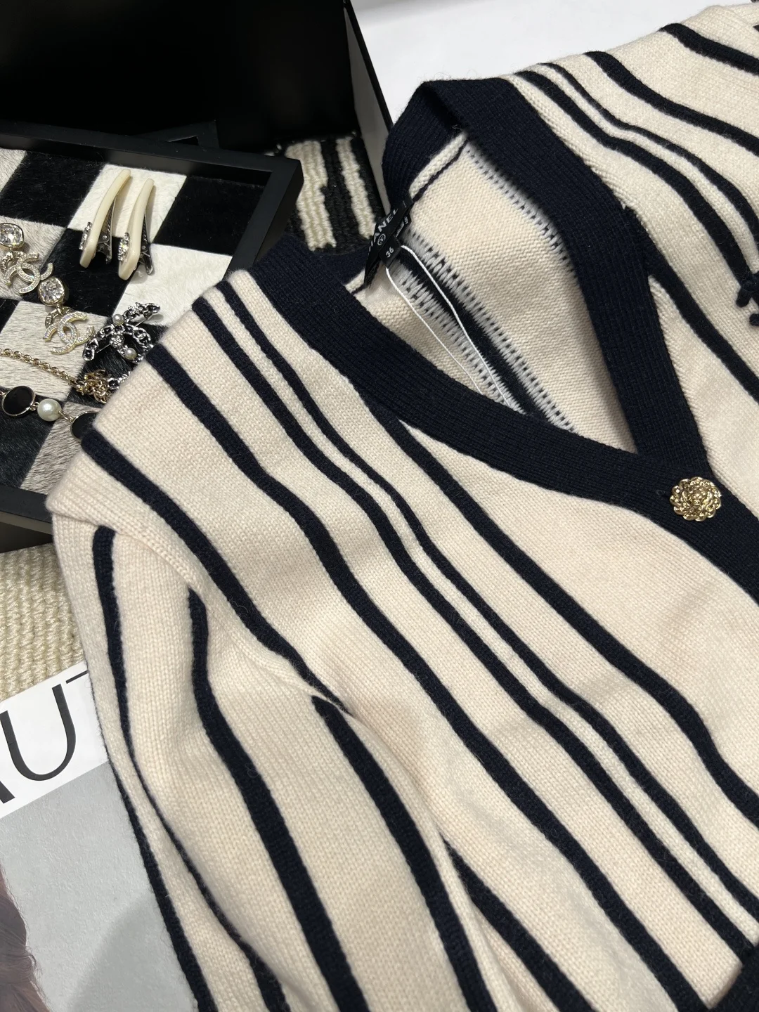 CHANEL Sweaters Cream-Black S-L C95202609061883 - Image 2