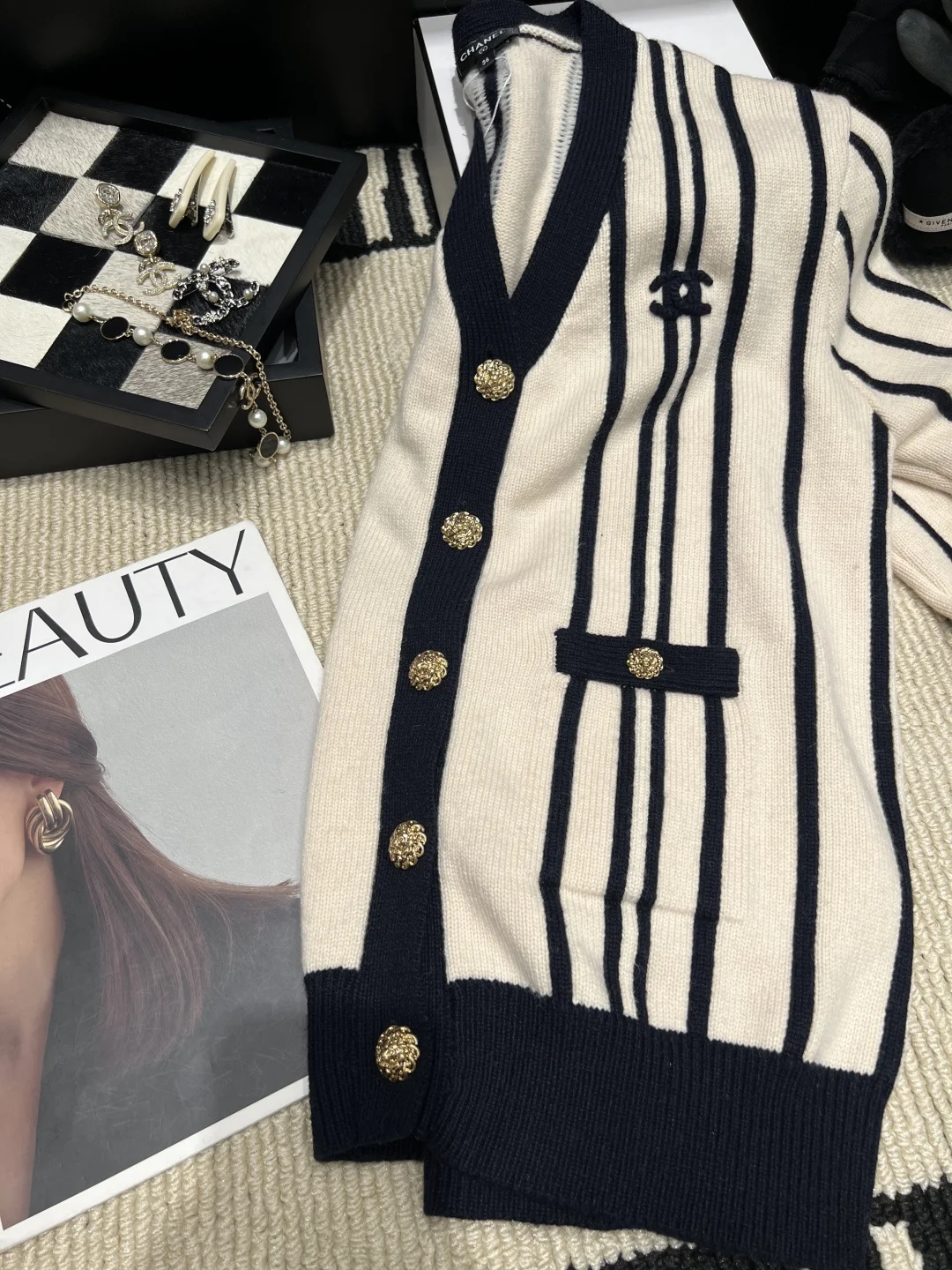 CHANEL Sweaters Cream-Black S-L C95202609061883 - Image 3
