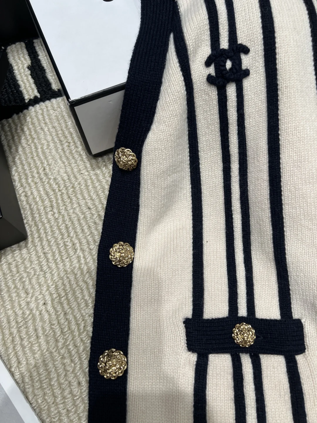 CHANEL Sweaters Cream-Black S-L C95202609061883 - Image 5