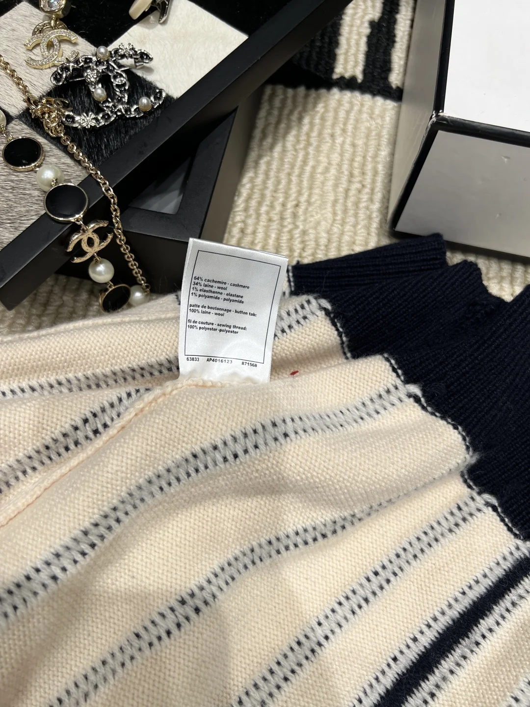 CHANEL Sweaters Cream-Black S-L C95202609061883 - Image 7