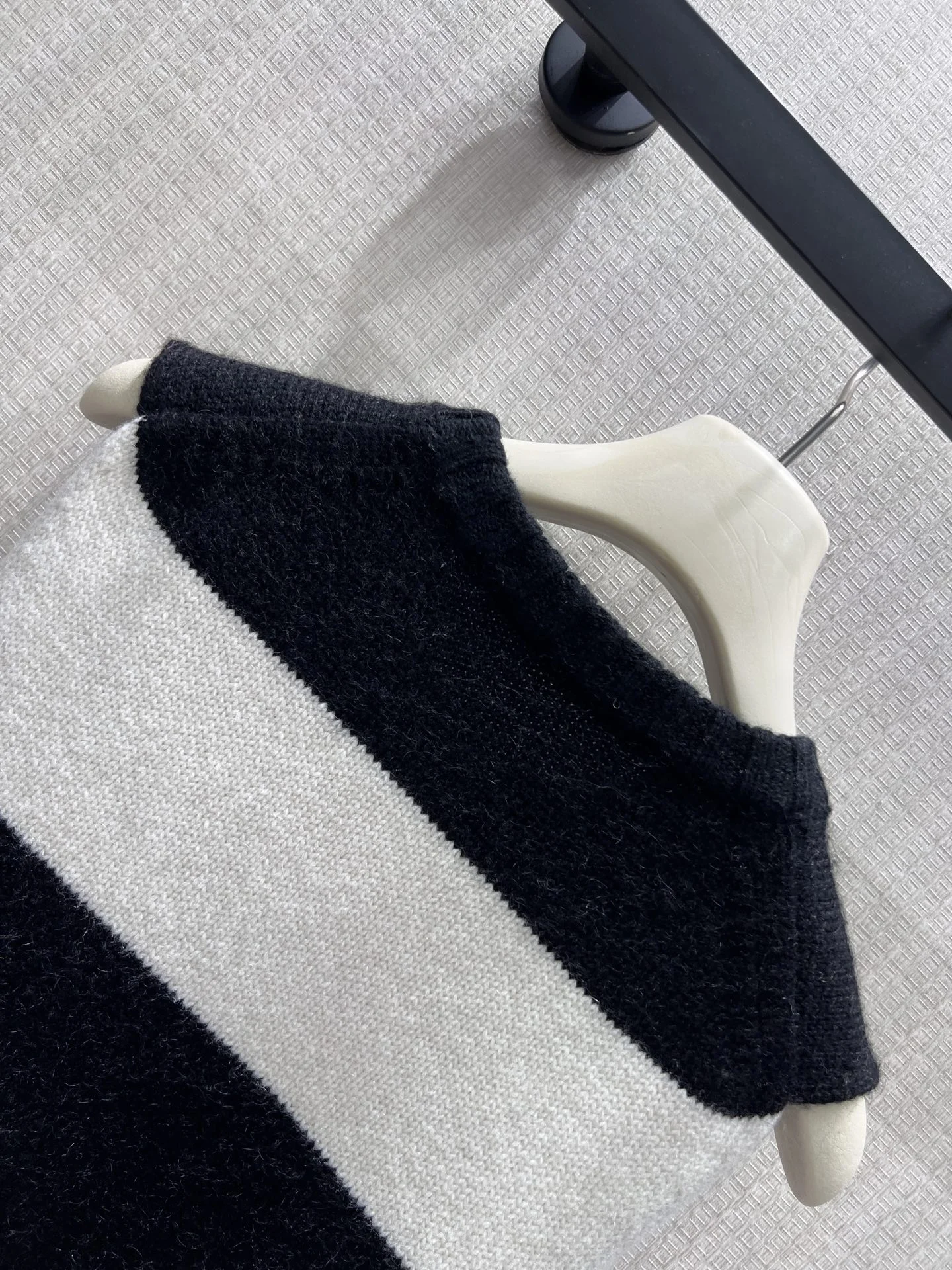 CHANEL Sweaters Knit Black-Red-White-Tan 36-40 D05202609061841 - Image 4