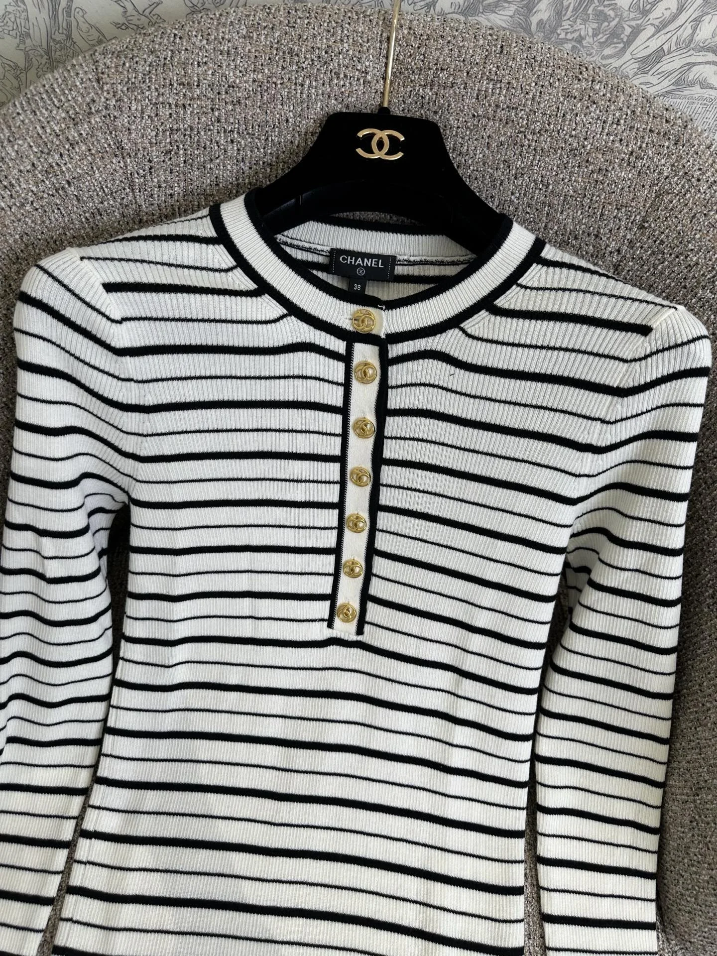 CHANEL Sweaters White-Black S-L B05202609062769 - Image 2