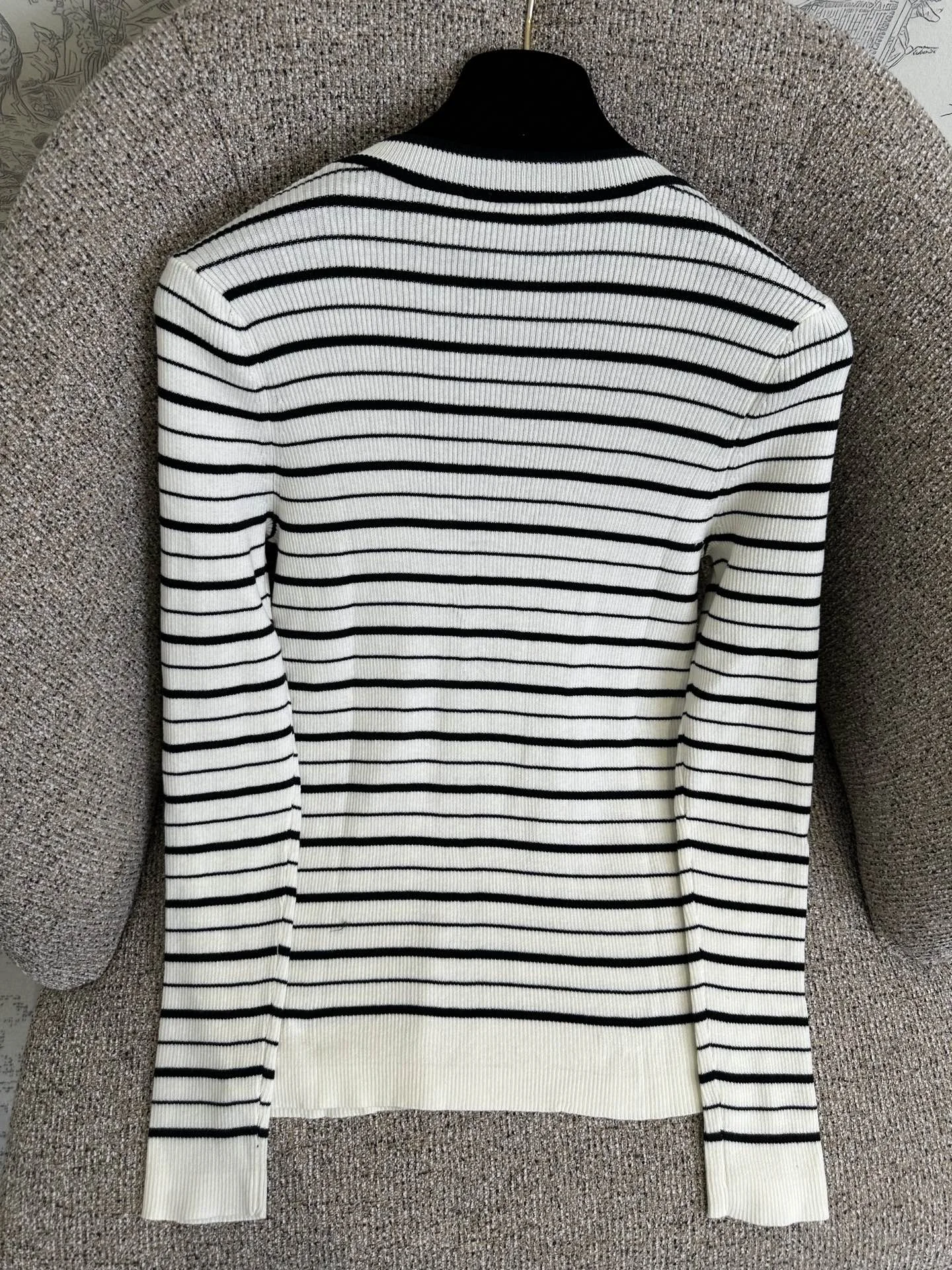 CHANEL Sweaters White-Black S-L B05202609062769 - Image 6