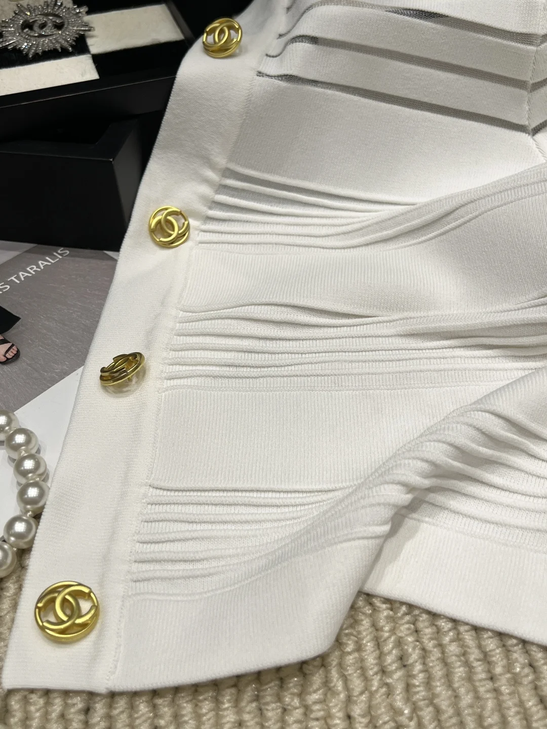 CHANEL Sweaters White-Gold S-M-L C05202609061875 - Image 4