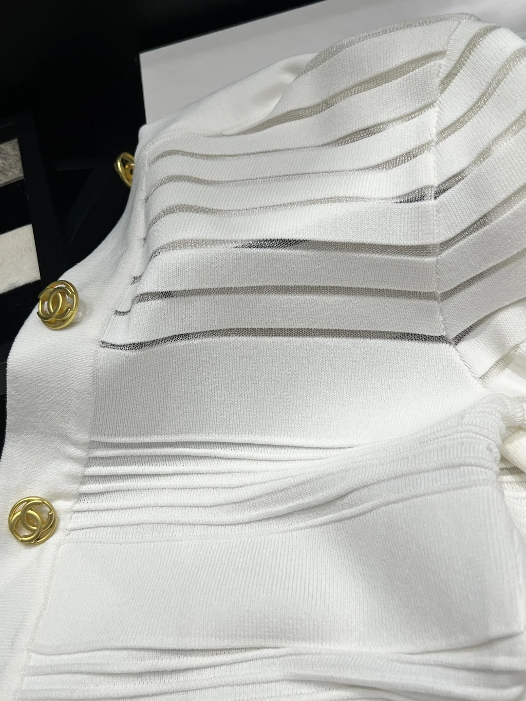 CHANEL Sweaters White-Gold S-M-L C05202609061875 - Image 5
