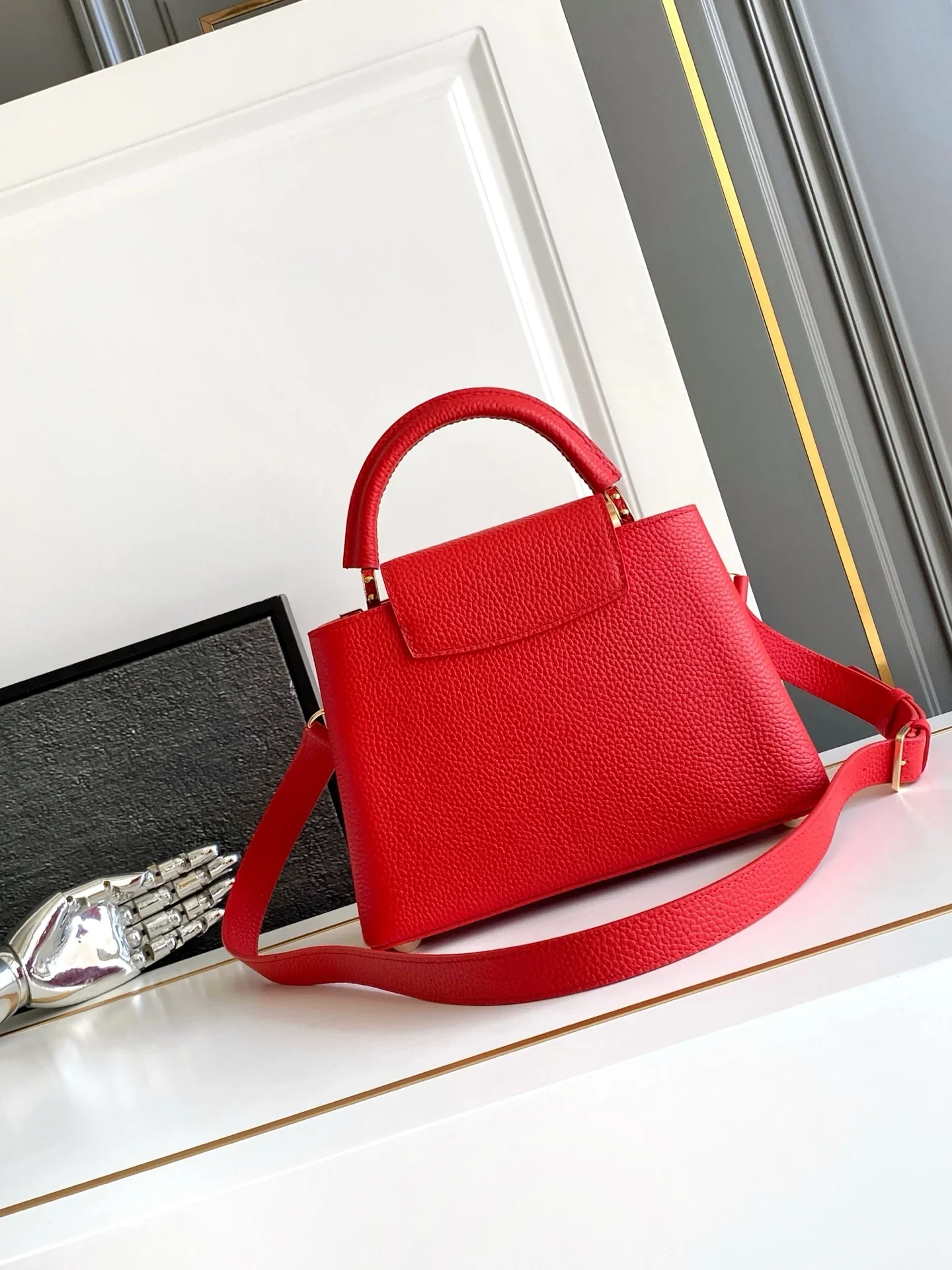 LV Top Handle Bags Red-Gold 27X18X9CM A250202609090373 - Image 3