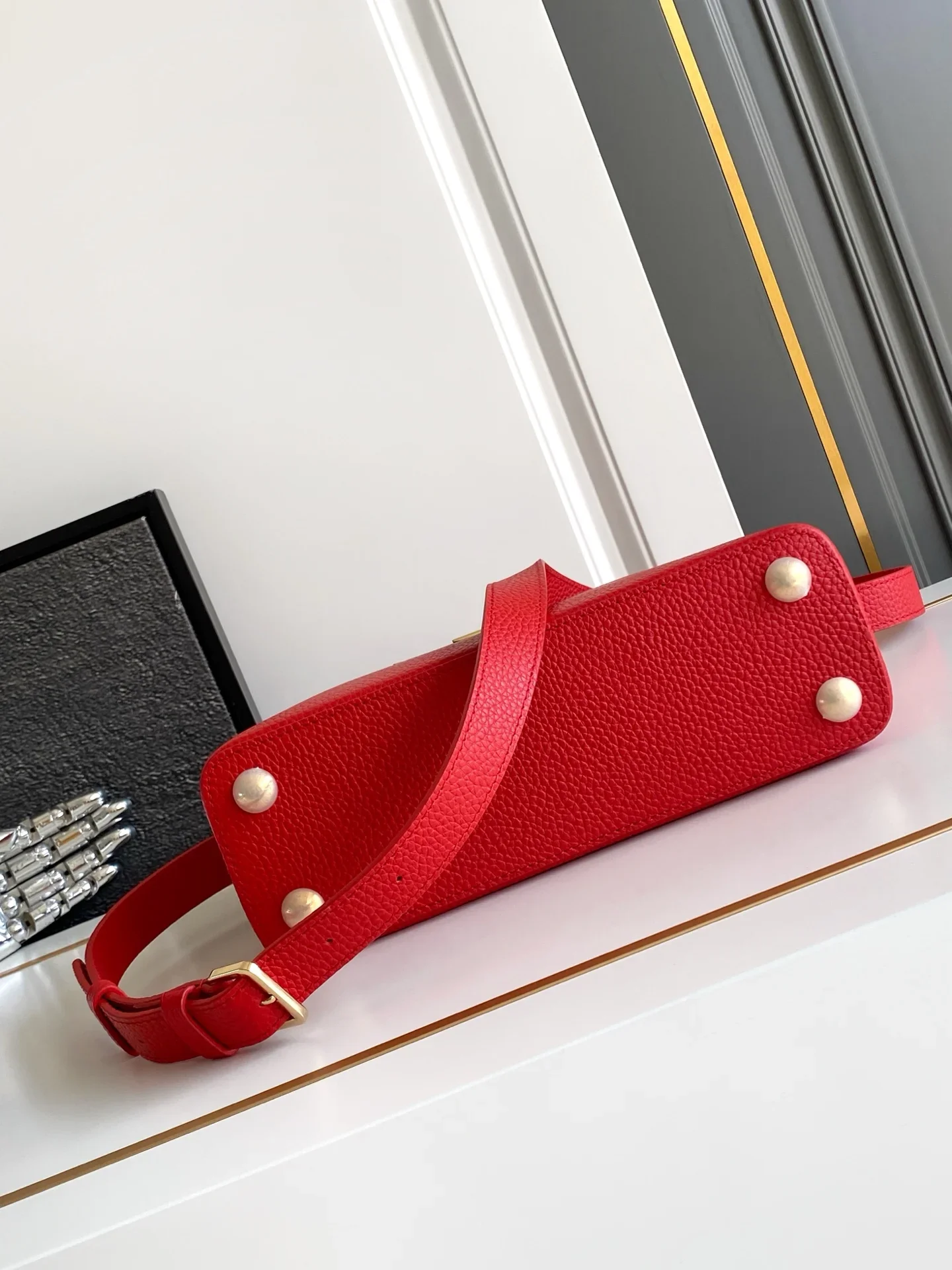 LV Top Handle Bags Red-Gold 27X18X9CM A250202609090373 - Image 4