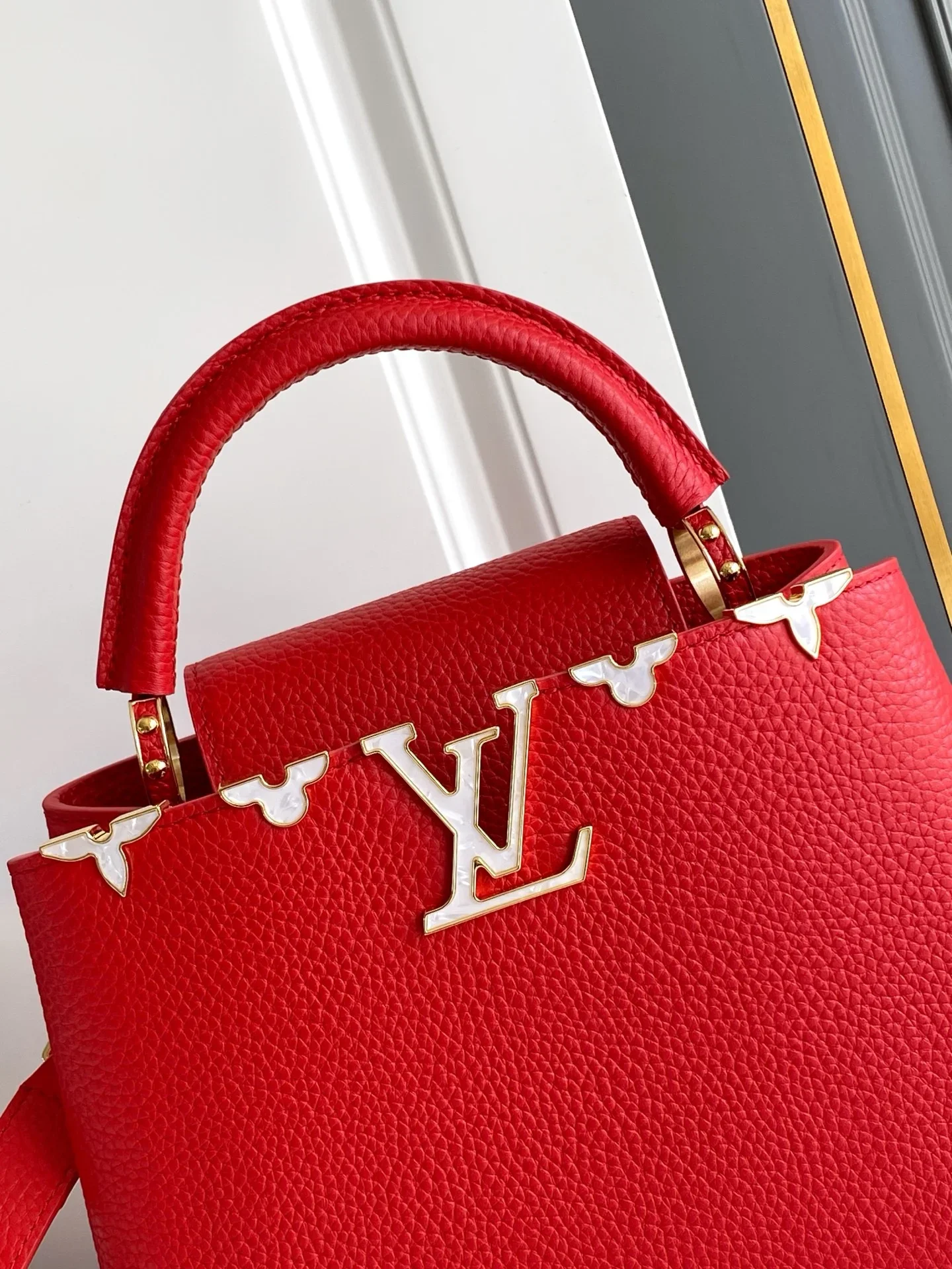 LV Top Handle Bags Red-Gold 27X18X9CM A250202609090373 - Image 5