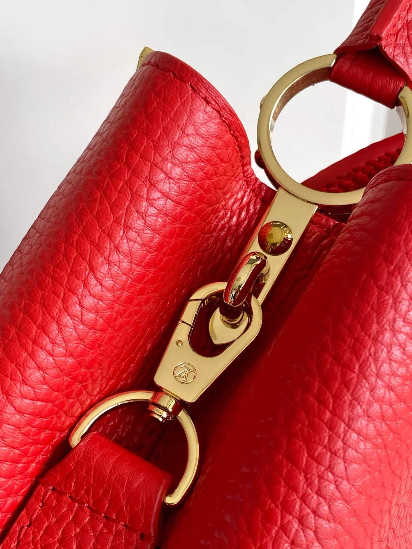 LV Top Handle Bags Red-Gold 27X18X9CM A250202609090373 - Image 6