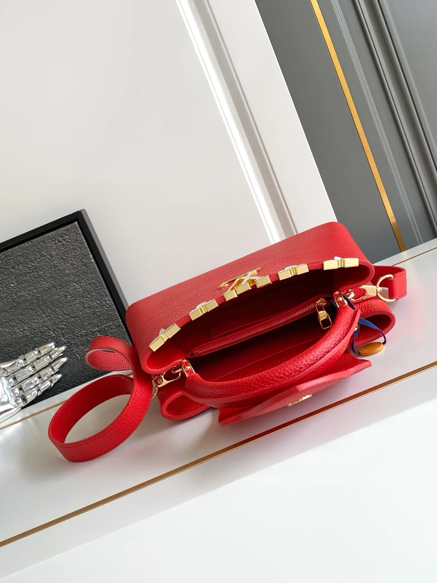 LV Top Handle Bags Red-Gold 27X18X9CM A250202609090373 - Image 8