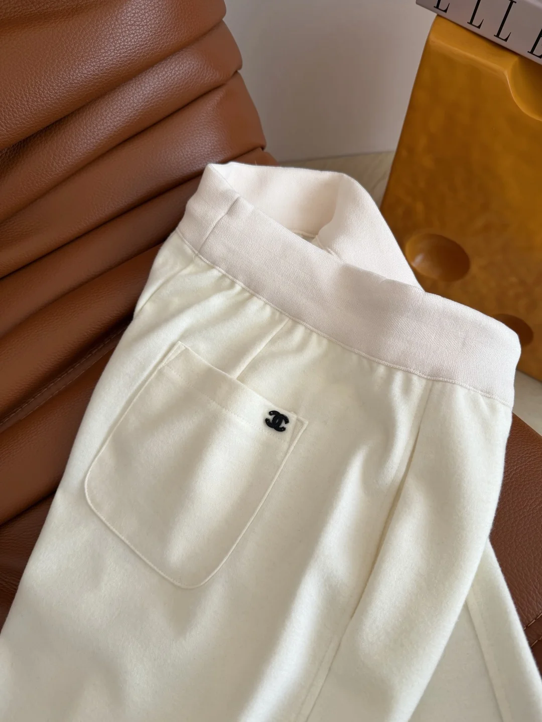 CHANEL Trousers Cashmere Blend Black-Cream-Gray S-L B55202609062592 - Image 4