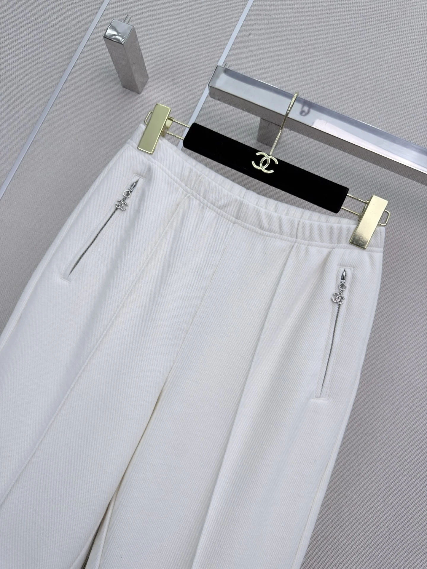 CHANEL Trousers White S-L A80202609061140 - Image 2