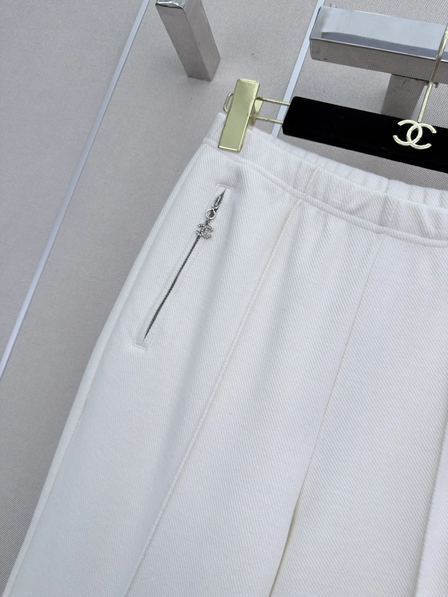 CHANEL Trousers White S-L A80202609061140 - Image 3