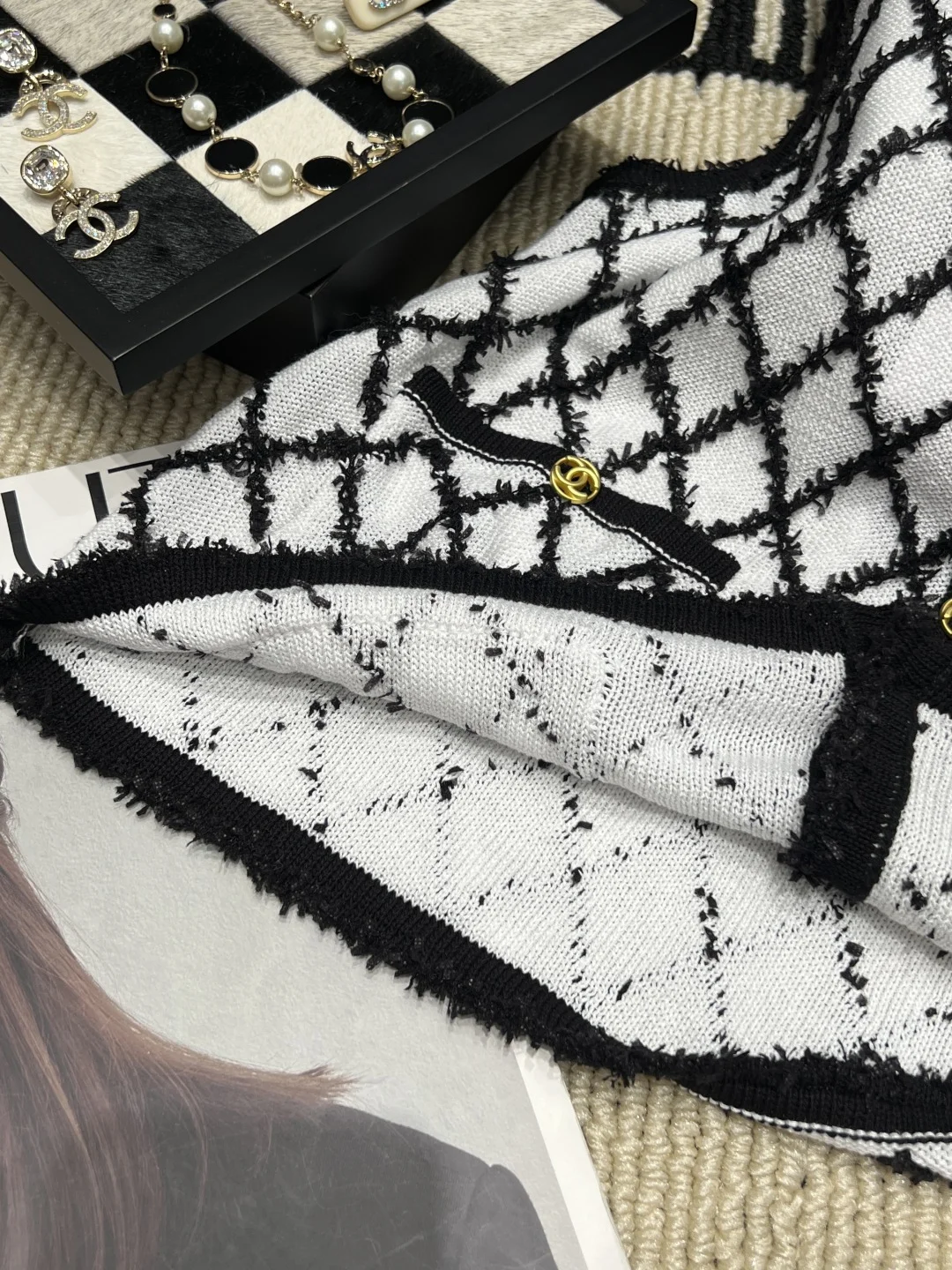 CHANEL Vests Black-White S-L B85202609063066 - Image 4