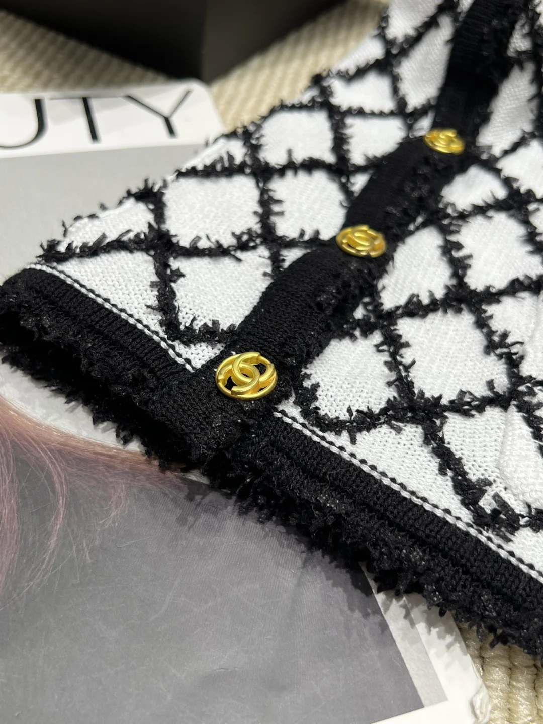 CHANEL Vests Black-White S-L B85202609063066 - Image 5