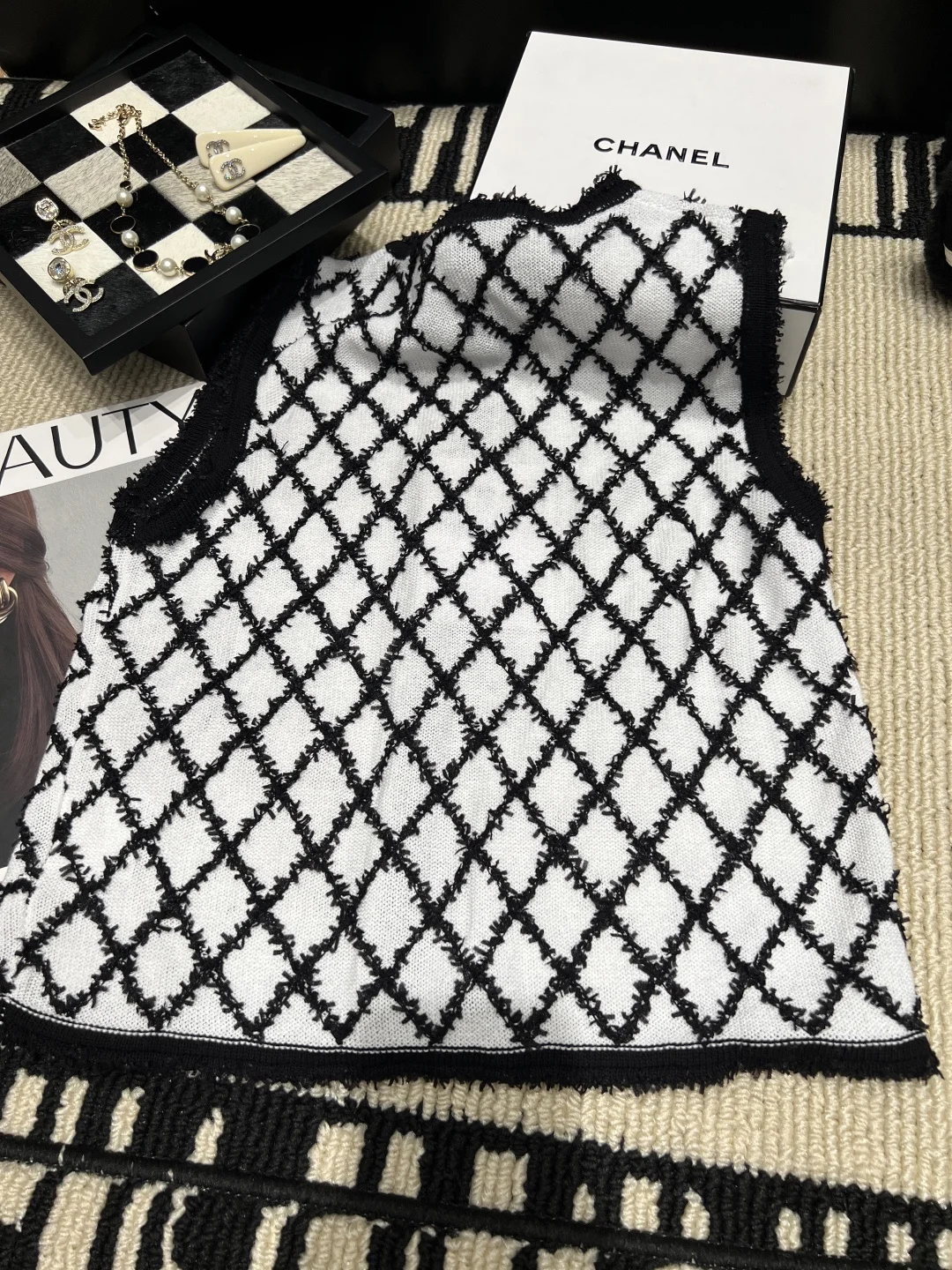 CHANEL Vests Black-White S-L B85202609063066 - Image 7