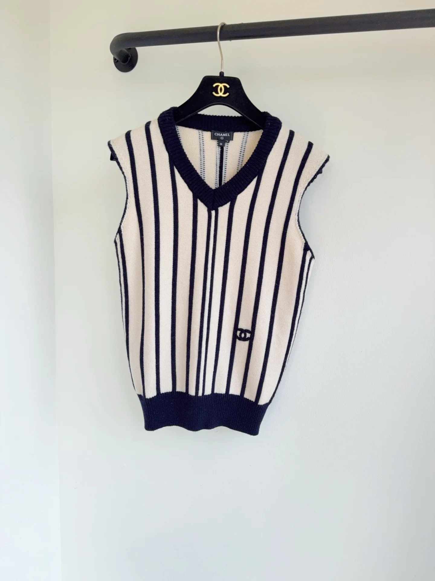 CHANEL Vests Wool Cashmere Cream-Navy 36-40 C30202609062866 - Image 2