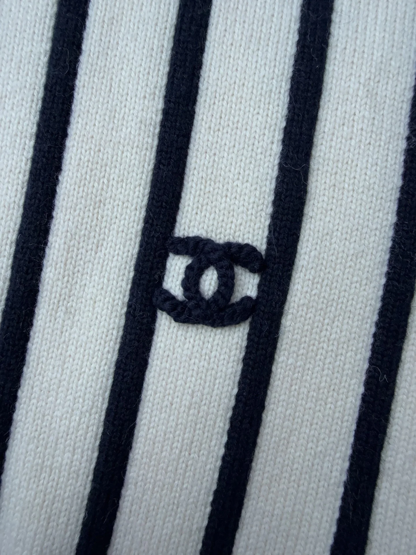 CHANEL Vests Wool Cashmere Cream-Navy 36-40 C30202609062866 - Image 4