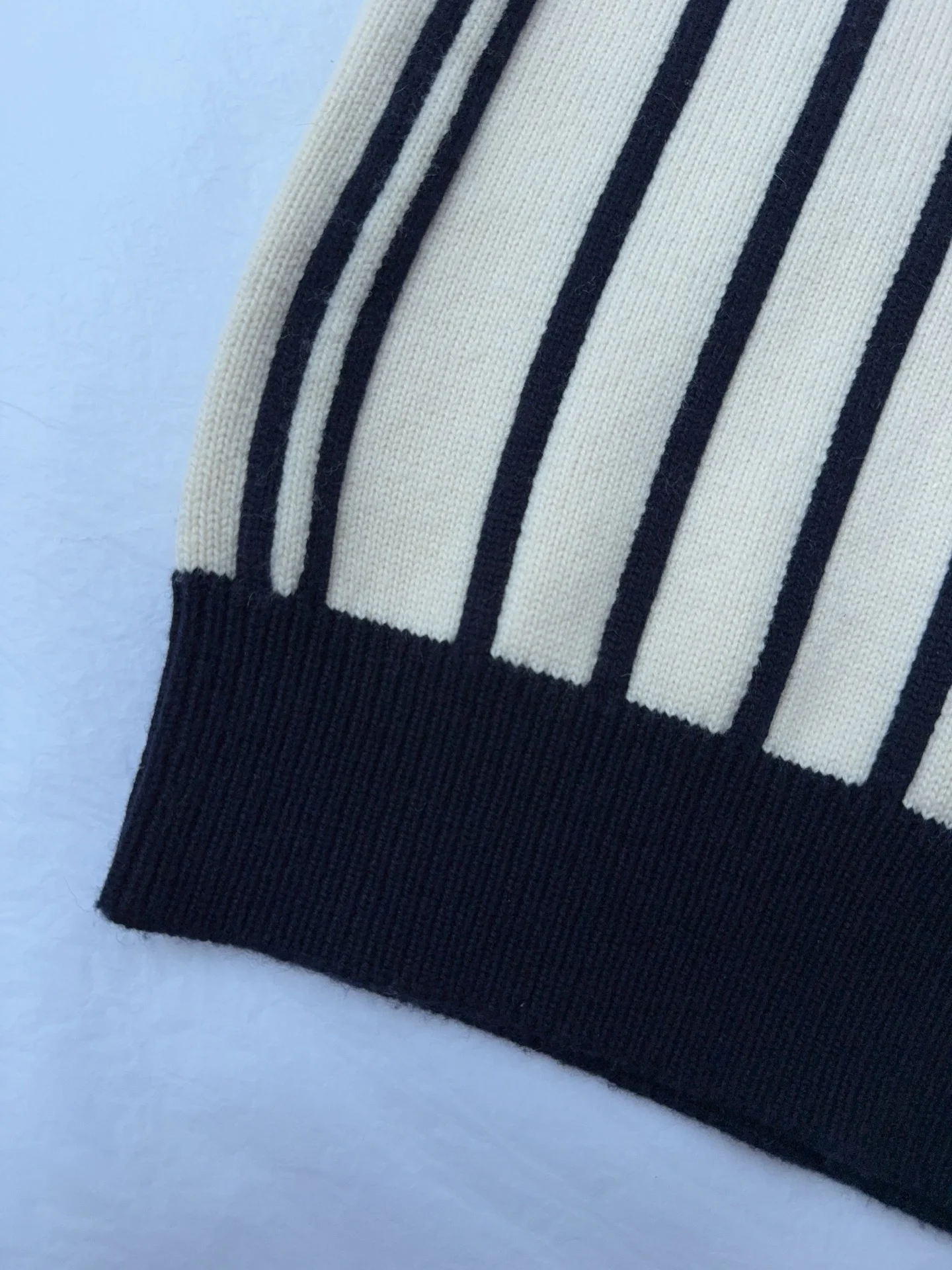CHANEL Vests Wool Cashmere Cream-Navy 36-40 C30202609062866 - Image 5