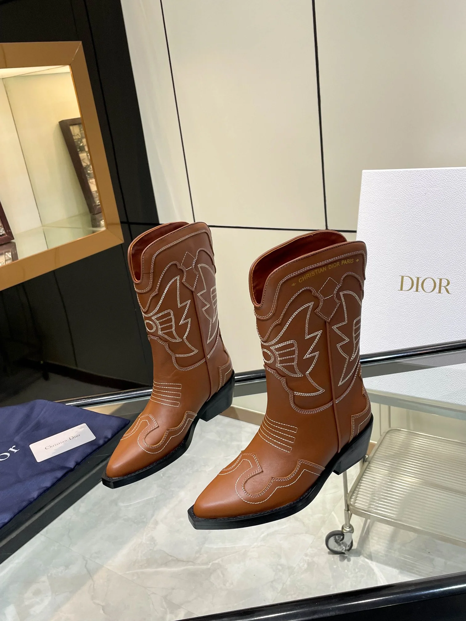 DIOR Boots Leather Brown-White EU35-40 C90202609111263 - Image 2