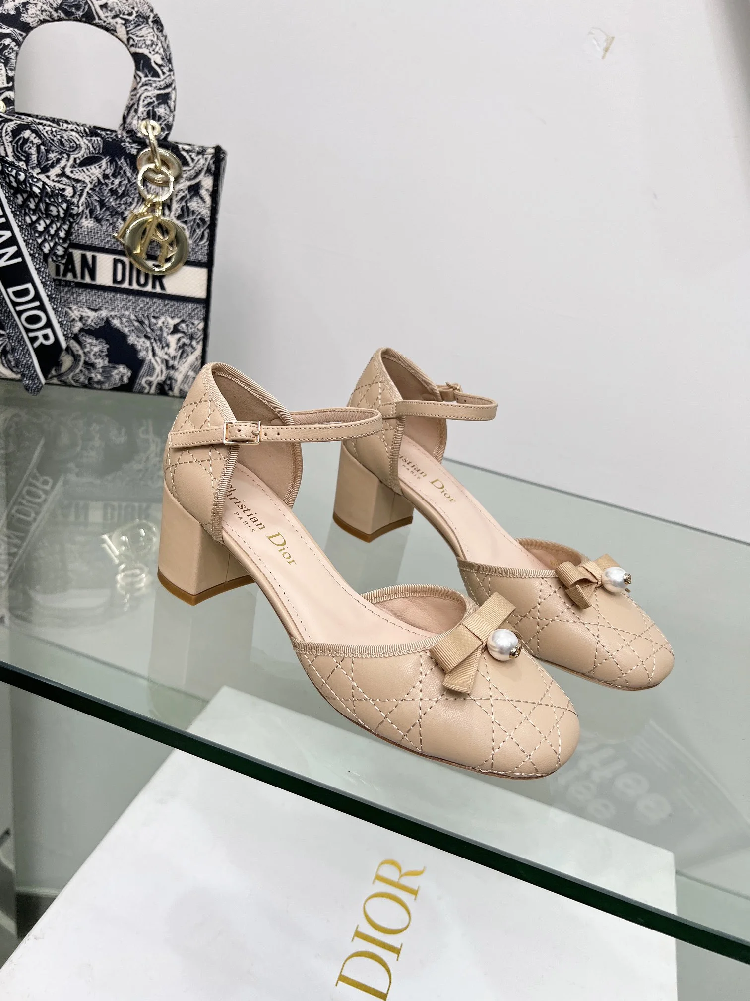 DIOR Sandals Beige-Gold B40202609111159 - Image 3