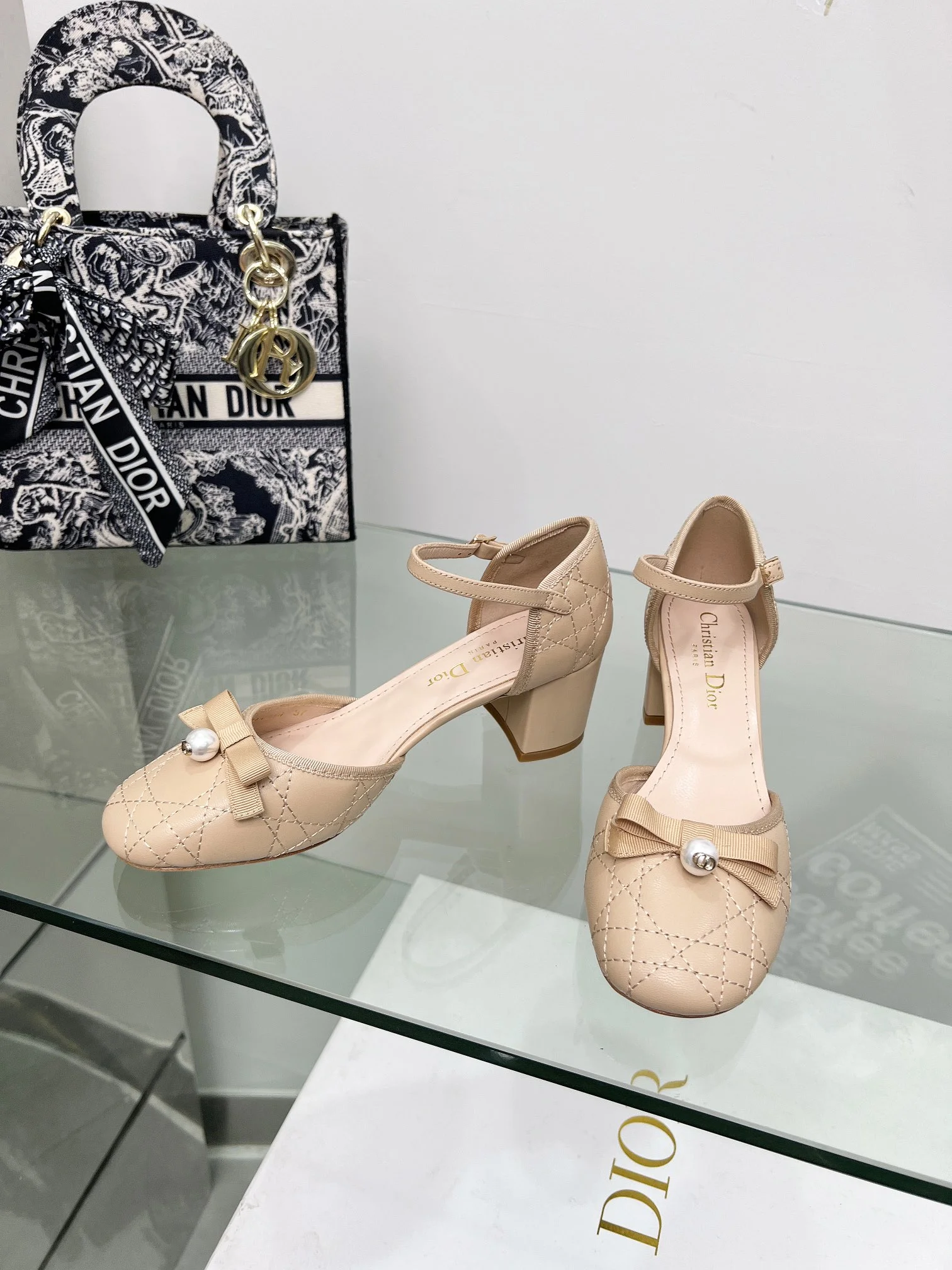 DIOR Sandals Beige-Gold B40202609111159 - Image 4