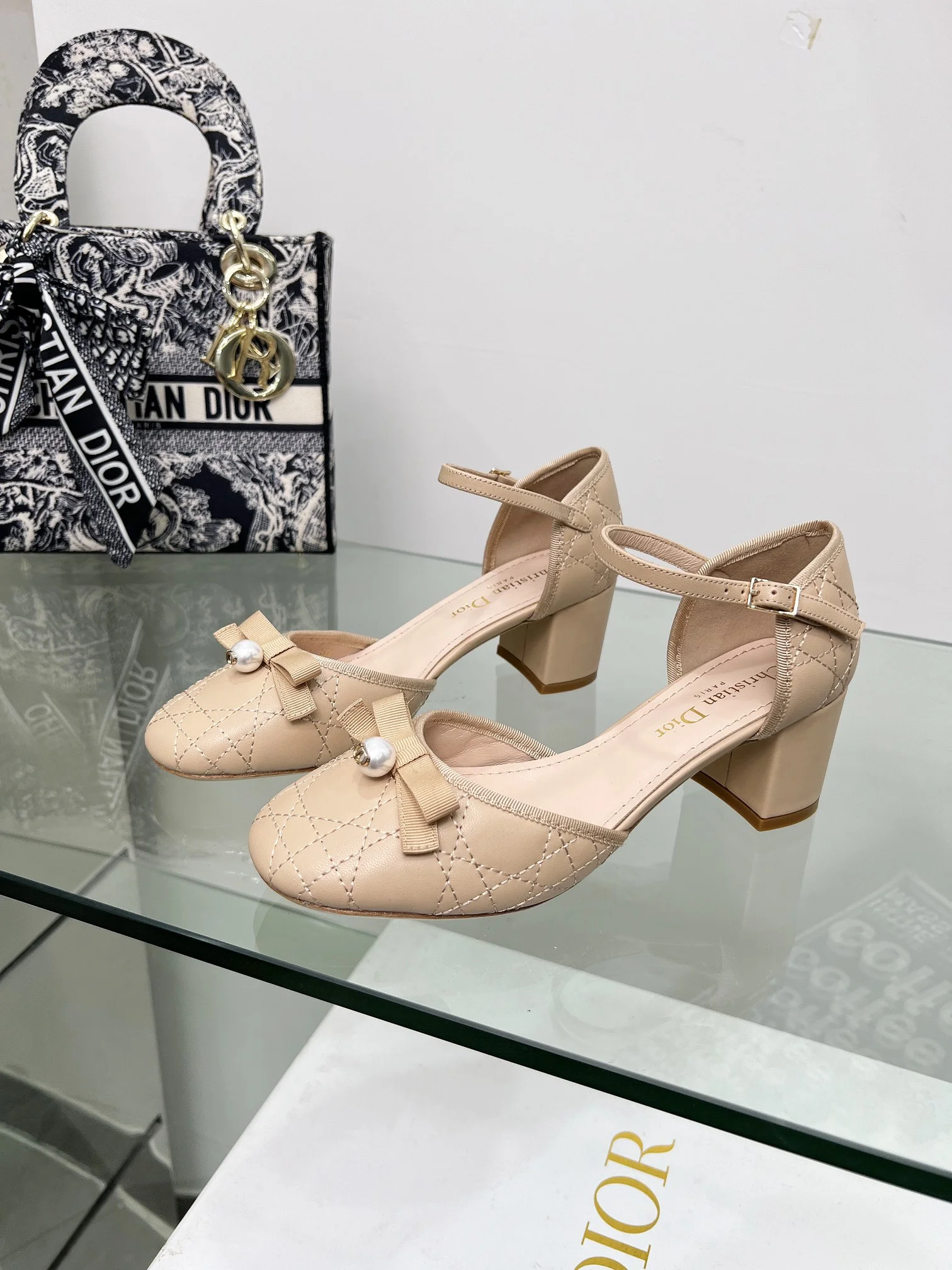 DIOR Sandals Beige-Gold B40202609111159 - Image 5