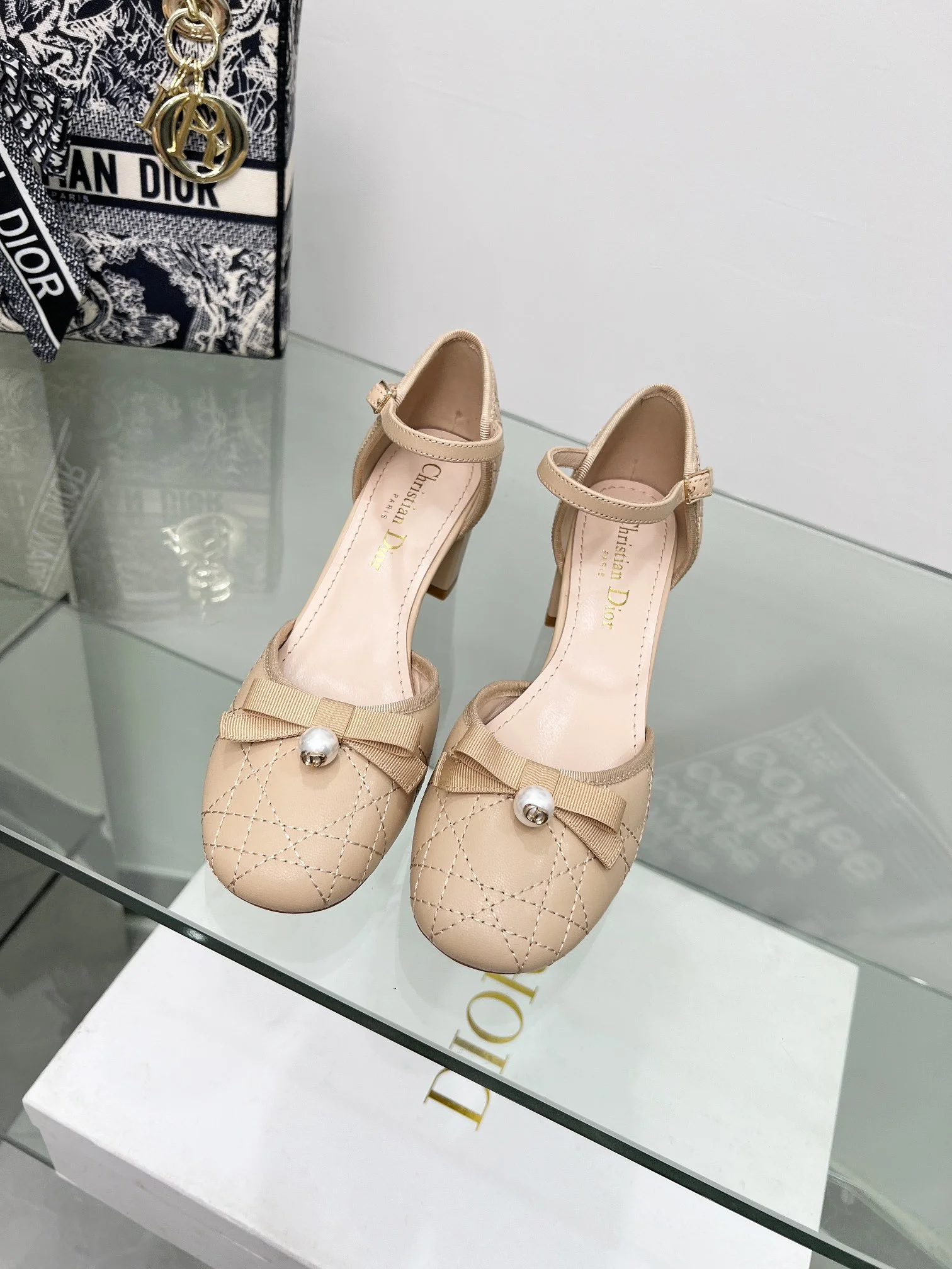 DIOR Sandals Beige-Gold B40202609111159 - Image 6