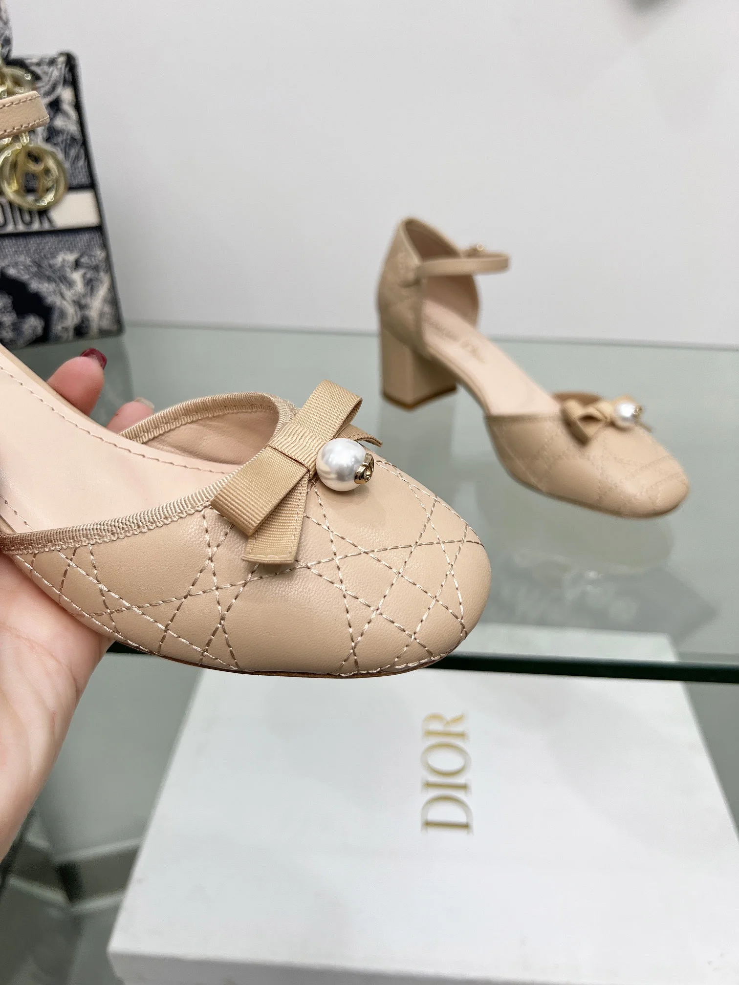 DIOR Sandals Beige-Gold B40202609111159 - Image 8