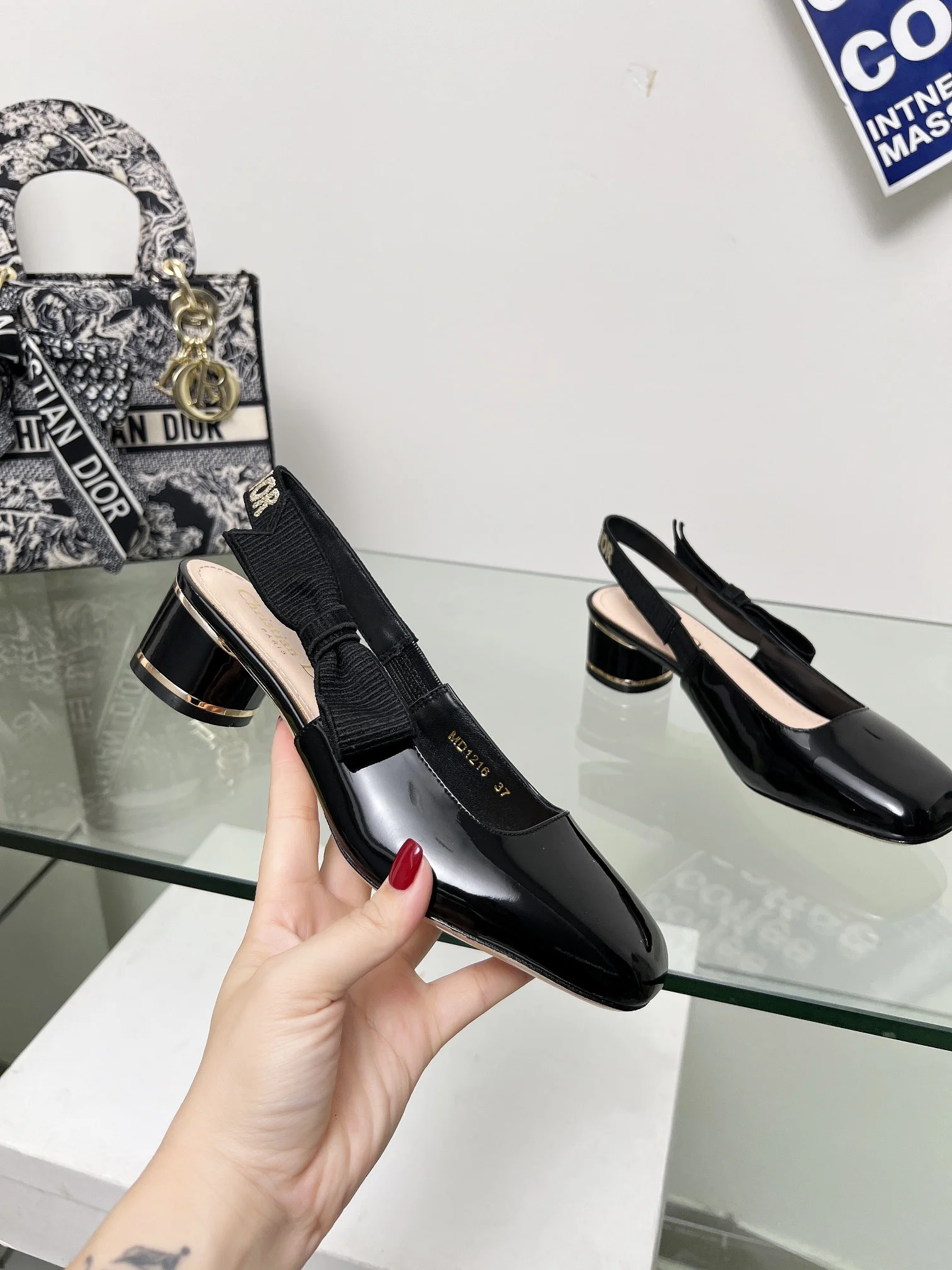 DIOR Sandals Black-Gold B60202609111149