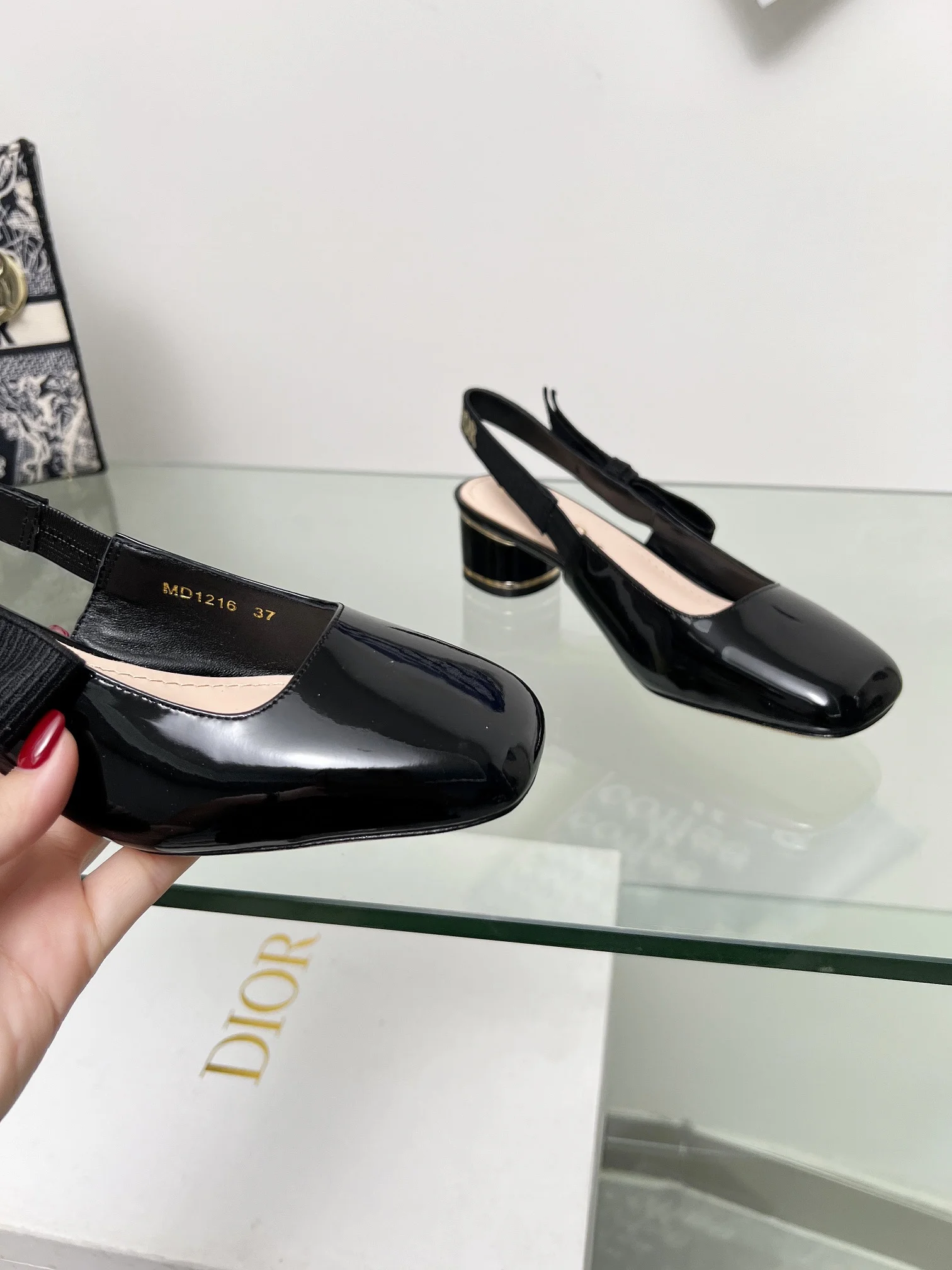 DIOR Sandals Black-Gold B60202609111149 - Image 3