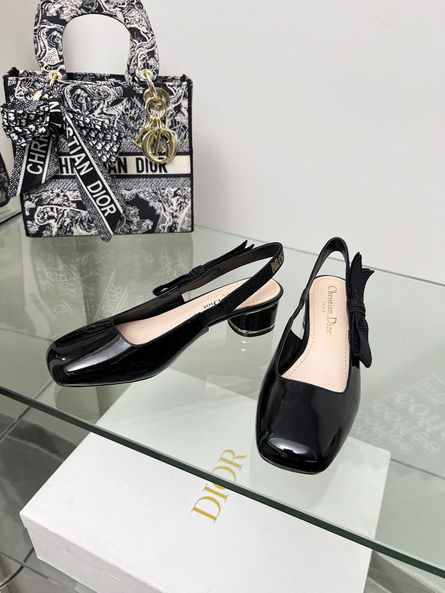 DIOR Sandals Black-Gold B60202609111149 - Image 4