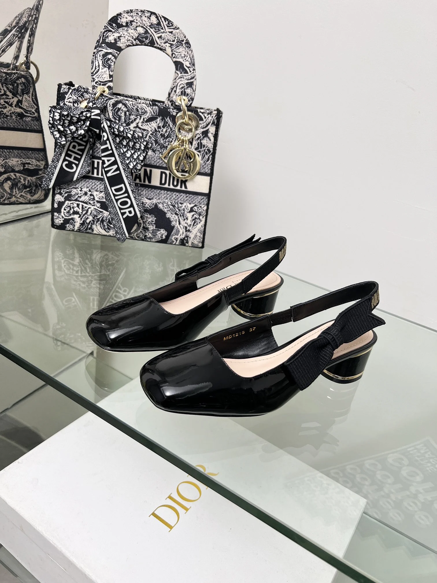 DIOR Sandals Black-Gold B60202609111149 - Image 8