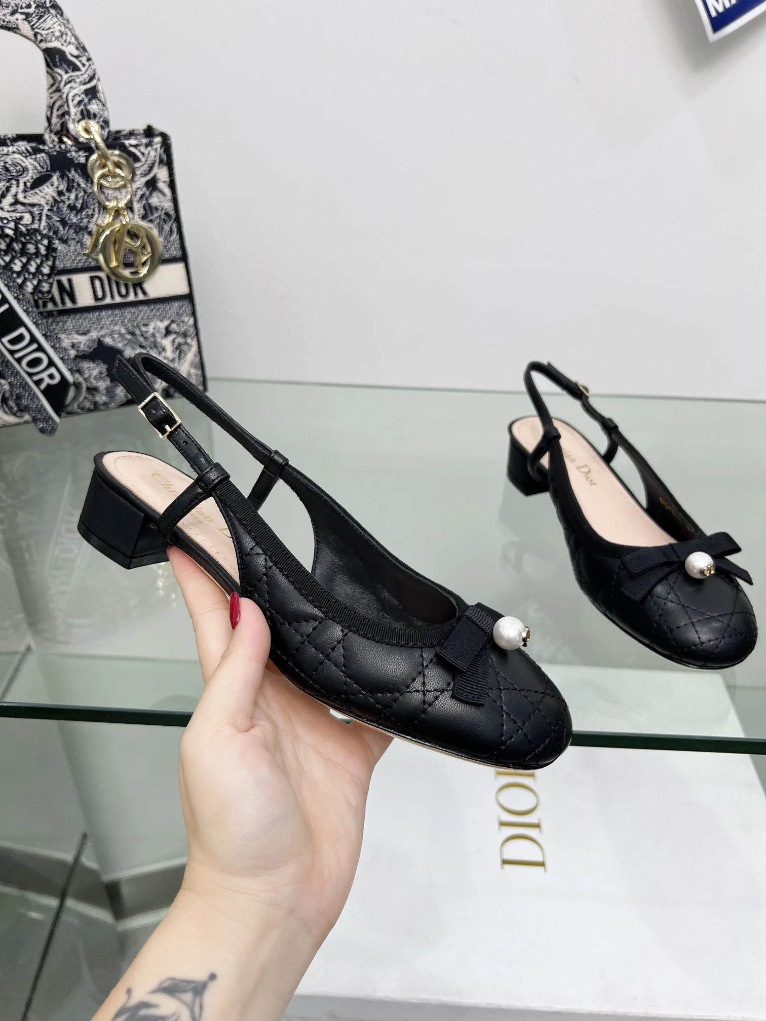 DIOR Sandals Black-White B40202609111158