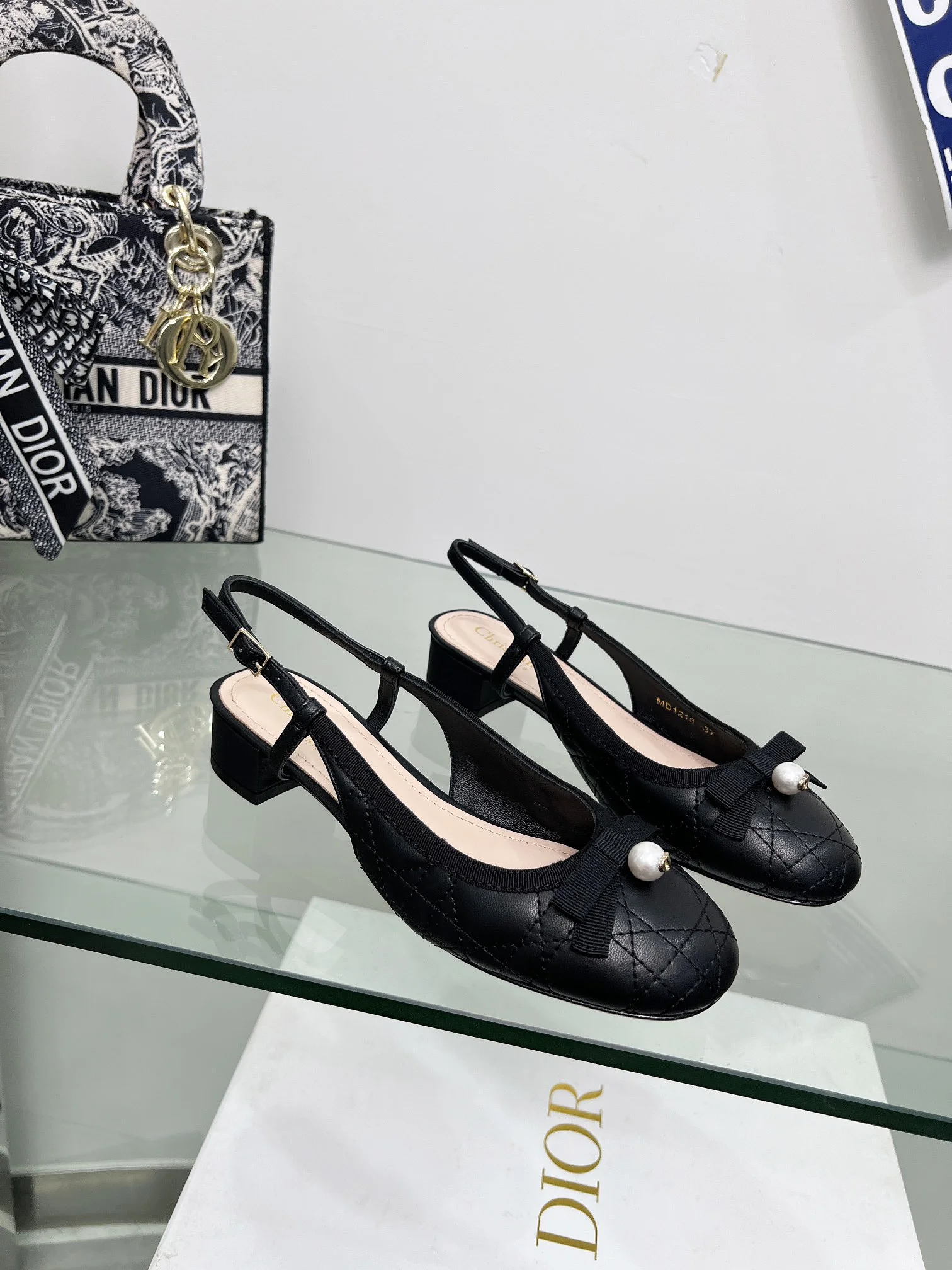 DIOR Sandals Black-White B40202609111158 - Image 7