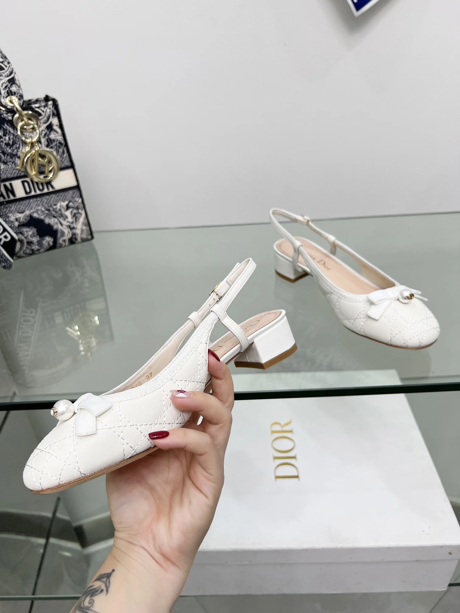 DIOR Sandals Metallic Lambskin White EU34-43 B40202609111164 - Image 2