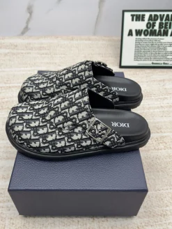 Alternative view of DIOR Slides Black-White EU38-46 A90202609111694