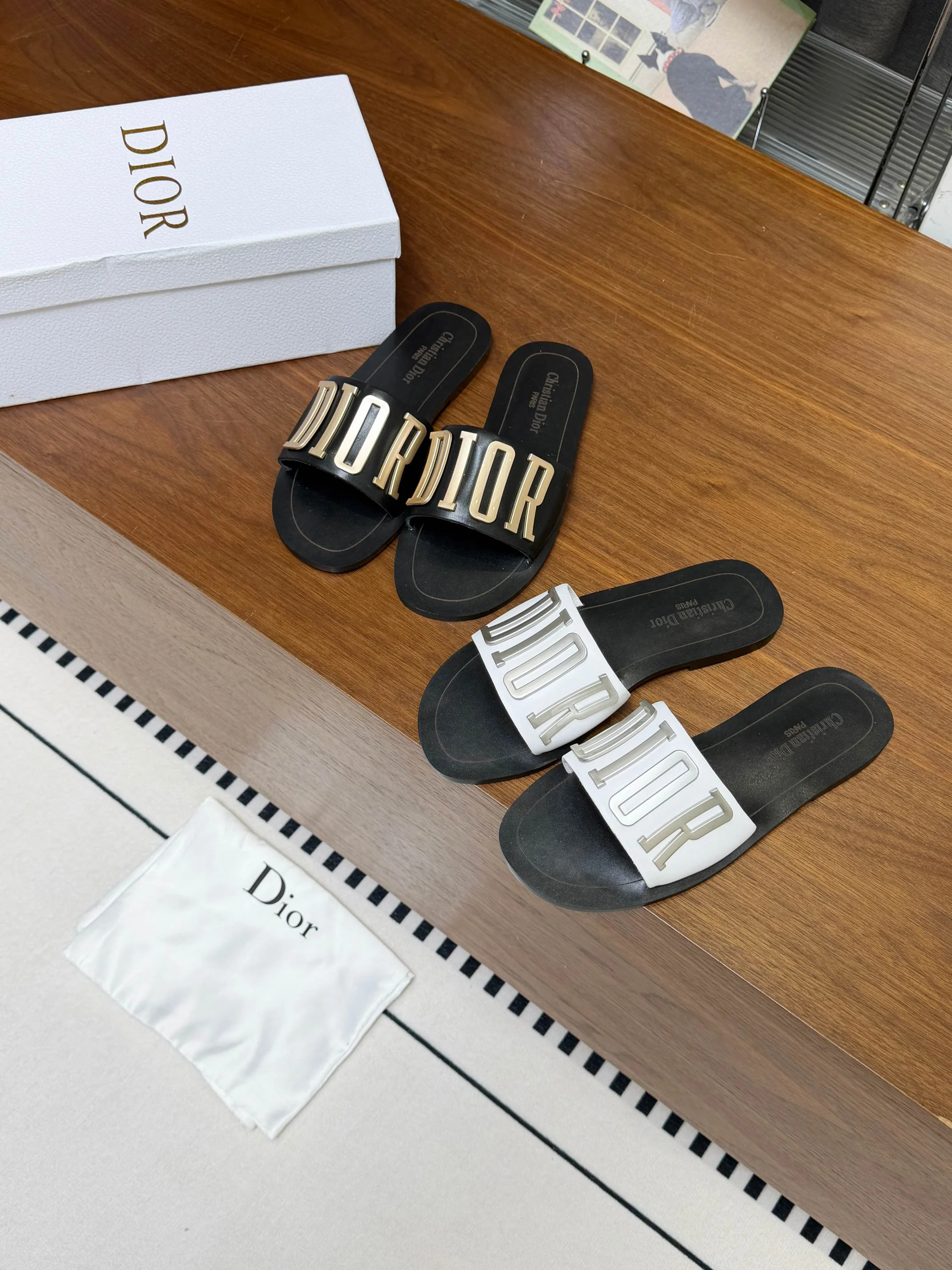 DIOR Slides Calfskin Leather Black-Gold EU35-45 A20202609111887