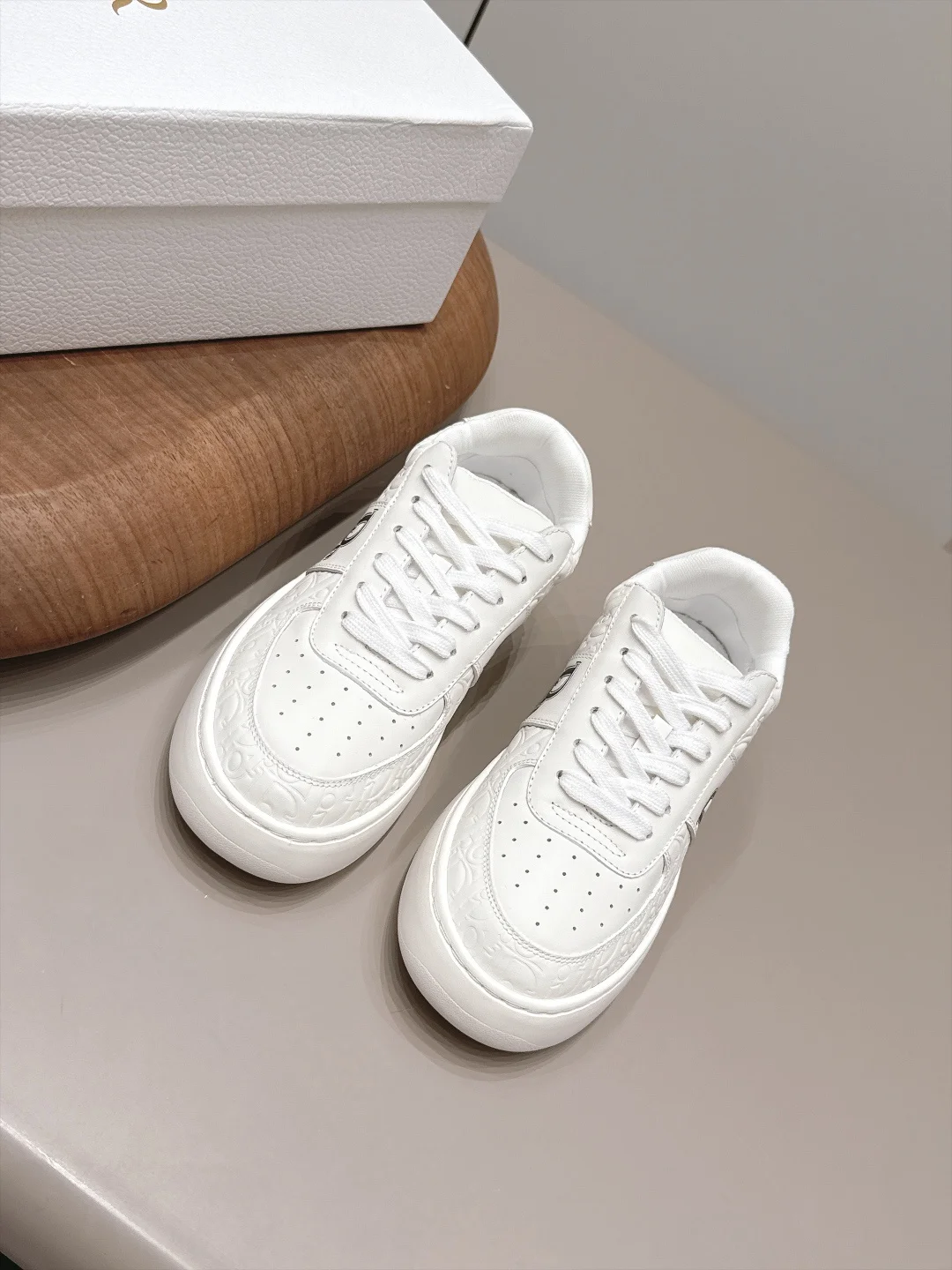 DIOR Sneakers Cowhide Leather White EU35-39 C30202609111566