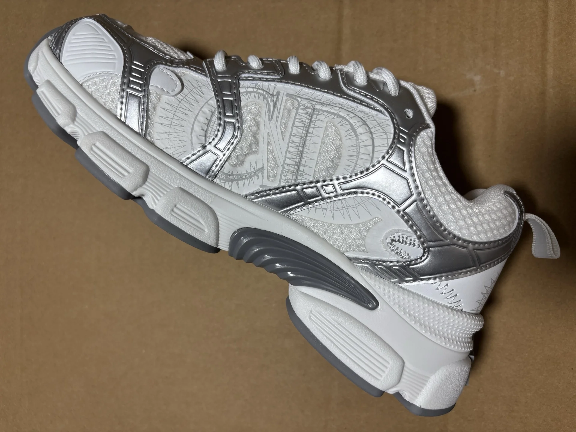 DIOR Sneakers Metallic Calf Leather White-Black EU35-40 C00202609110002 - Image 6