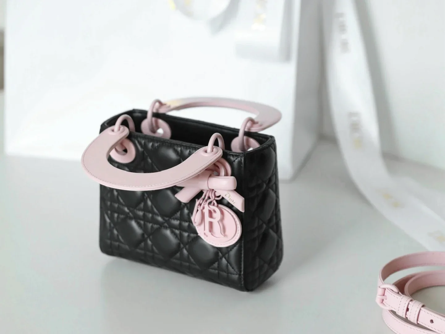 DIOR Top Handle Bags Lambskin Black-Pink 17X15X7CM I50202609090170 - Image 4