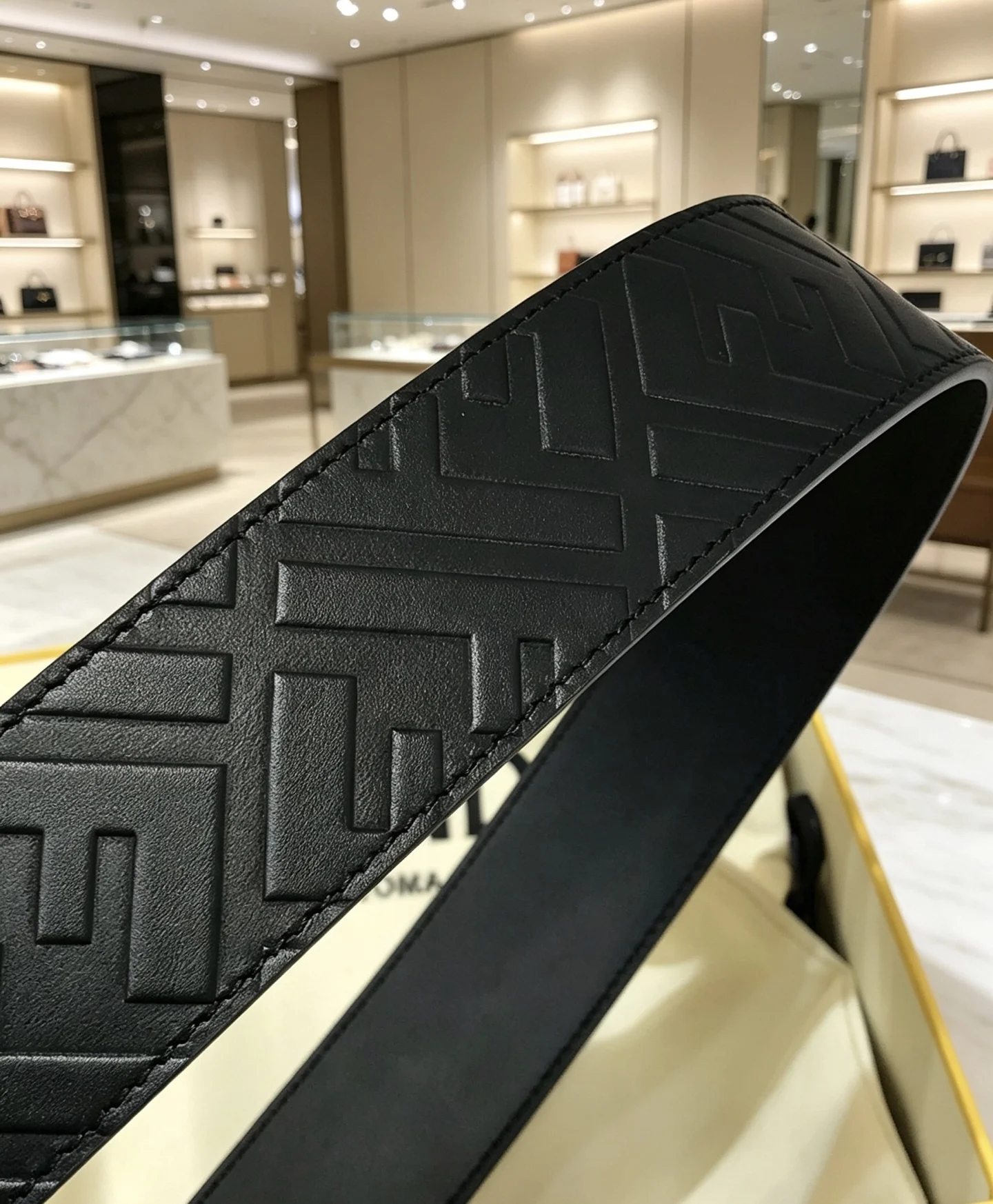 FENDI Belts Embossed Calf Leather Black-Gold 38mm Width A80202609070155 - Image 7