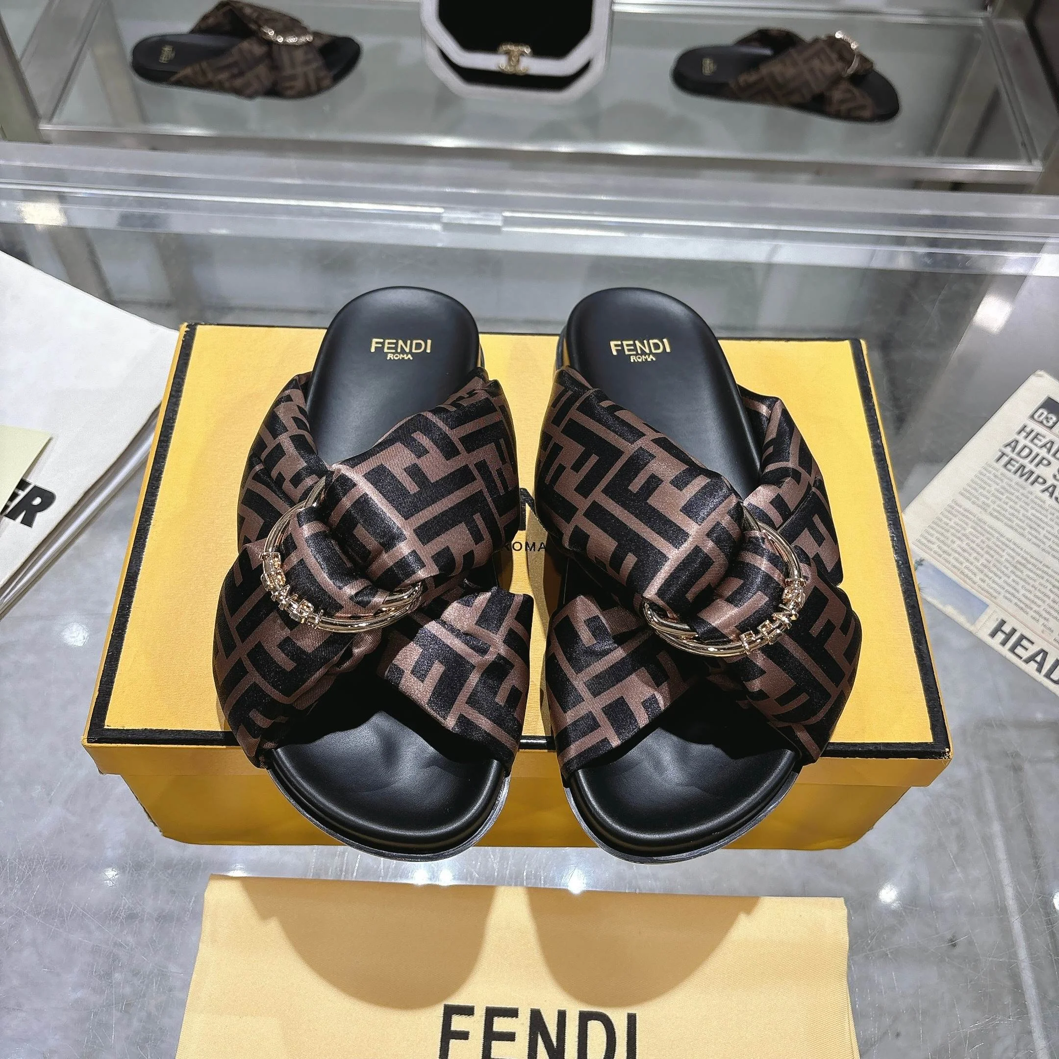 FENDI Slides Black-Brown EU35-42 A90202609110045