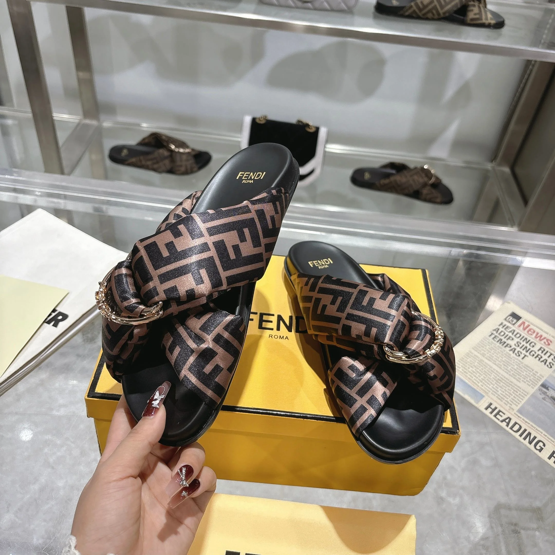 FENDI Slides Black-Brown EU35-42 A90202609110045 - Image 2