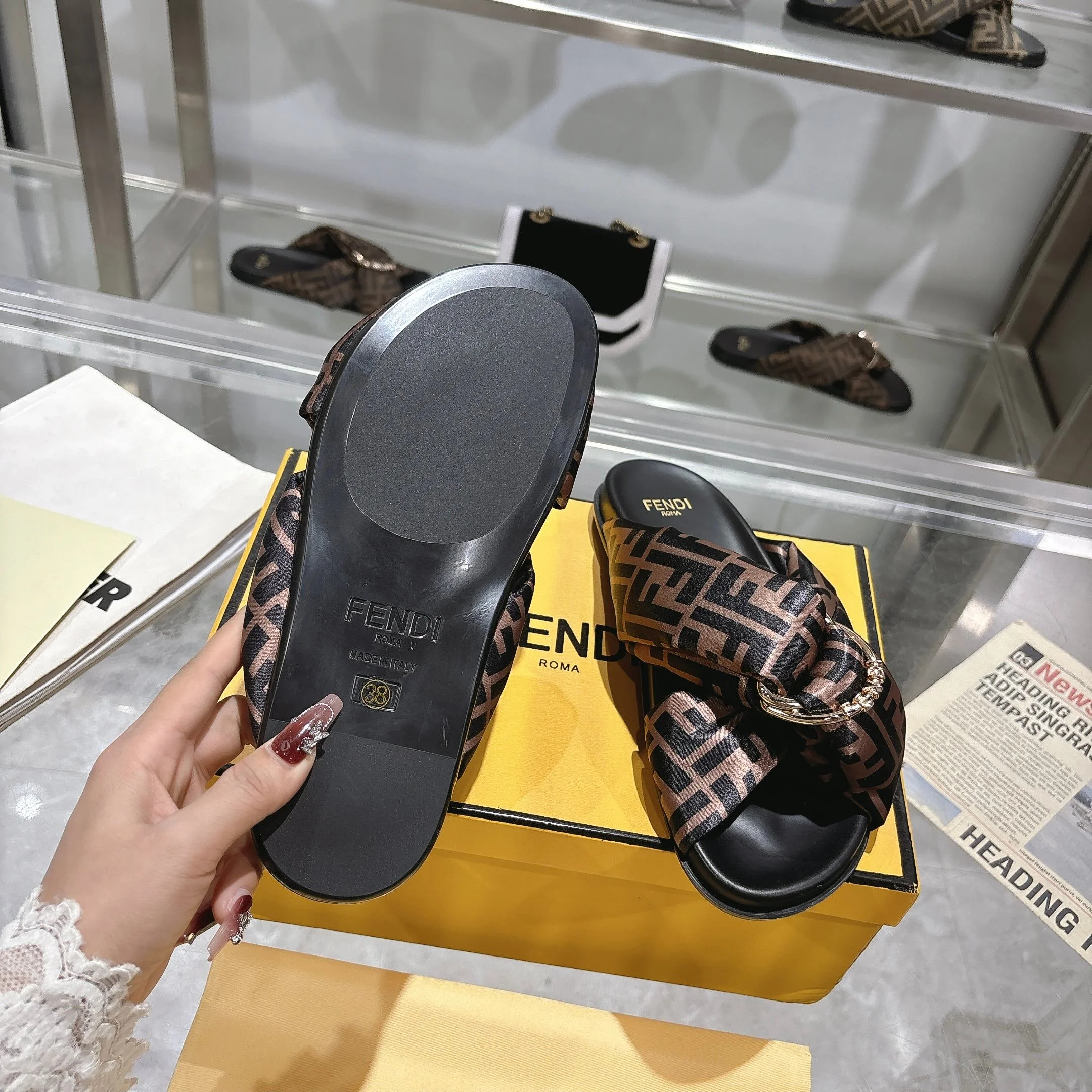 FENDI Slides Black-Brown EU35-42 A90202609110045 - Image 3